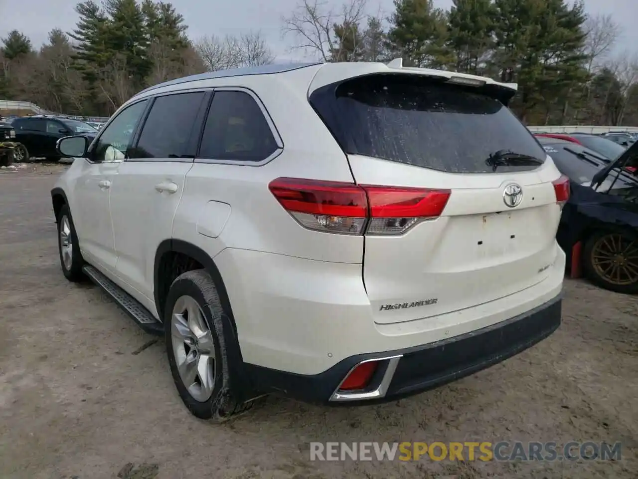 3 Photograph of a damaged car 5TDDZRFH7KS959405 TOYOTA HIGHLANDER 2019