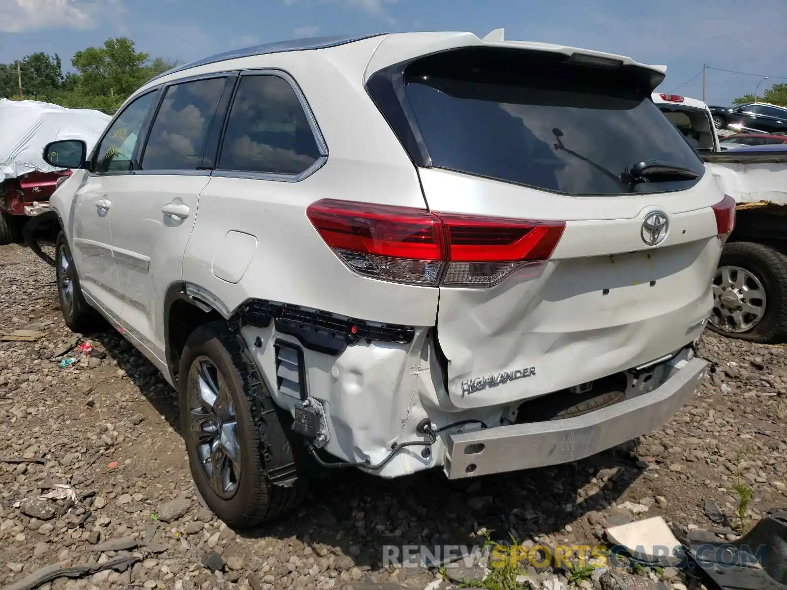 3 Photograph of a damaged car 5TDDZRFH7KS959484 TOYOTA HIGHLANDER 2019