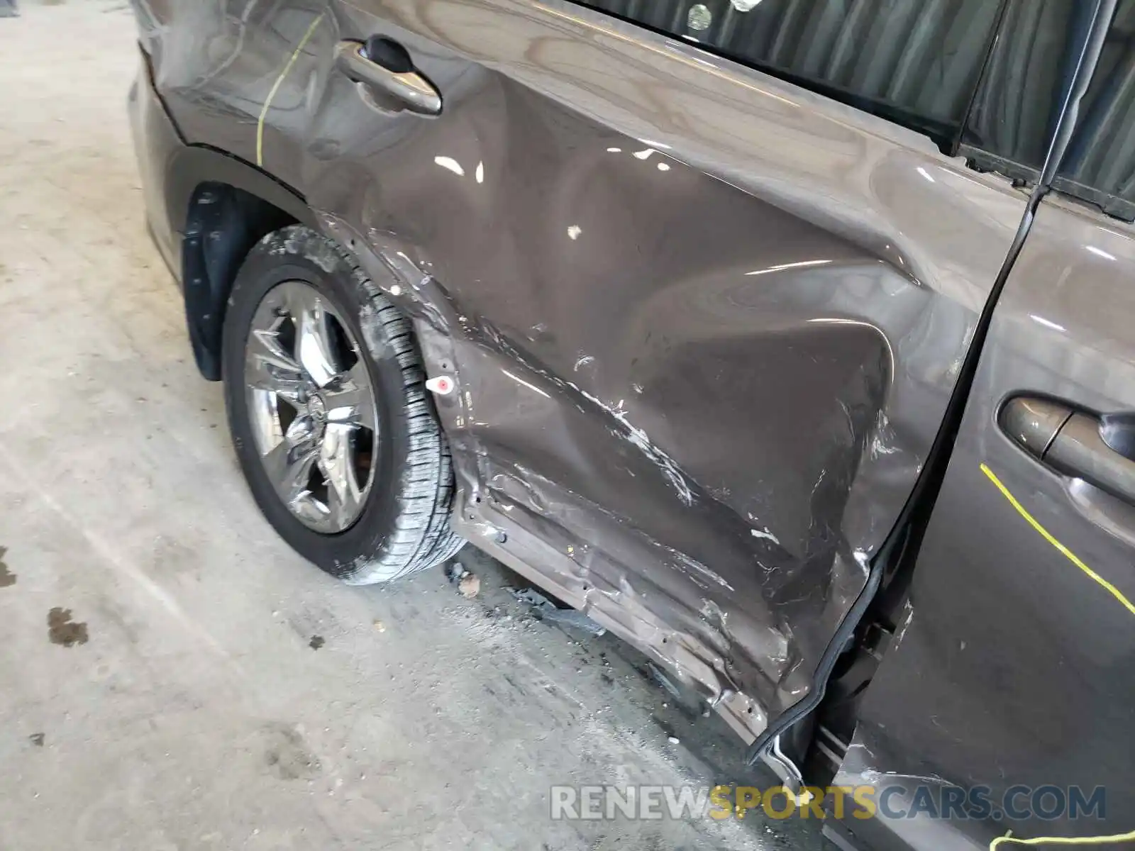 9 Photograph of a damaged car 5TDDZRFH7KS967634 TOYOTA HIGHLANDER 2019