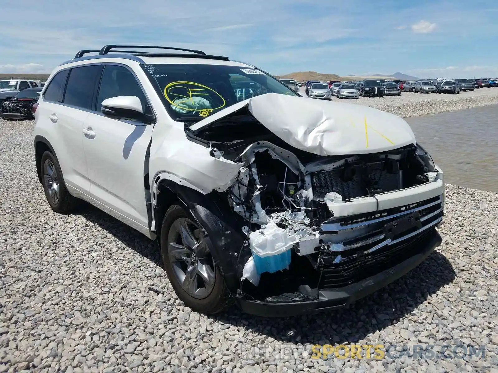 1 Photograph of a damaged car 5TDDZRFH7KS969075 TOYOTA HIGHLANDER 2019