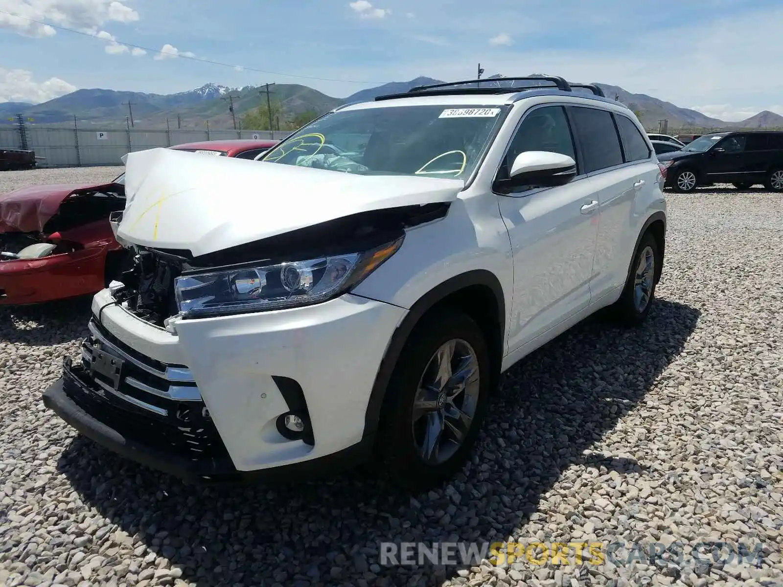 2 Photograph of a damaged car 5TDDZRFH7KS969075 TOYOTA HIGHLANDER 2019