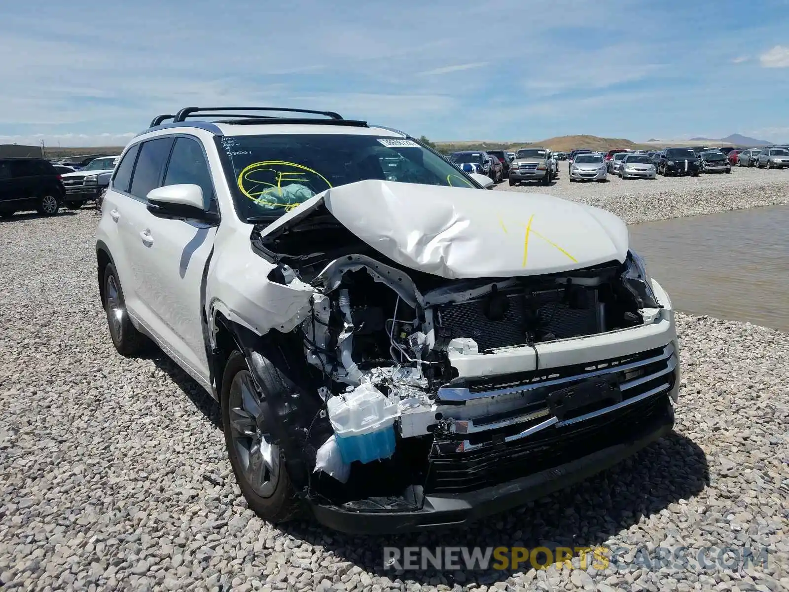 9 Photograph of a damaged car 5TDDZRFH7KS969075 TOYOTA HIGHLANDER 2019