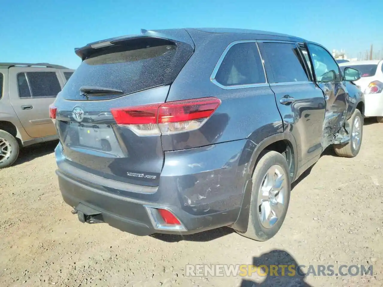 4 Photograph of a damaged car 5TDDZRFH7KS973417 TOYOTA HIGHLANDER 2019