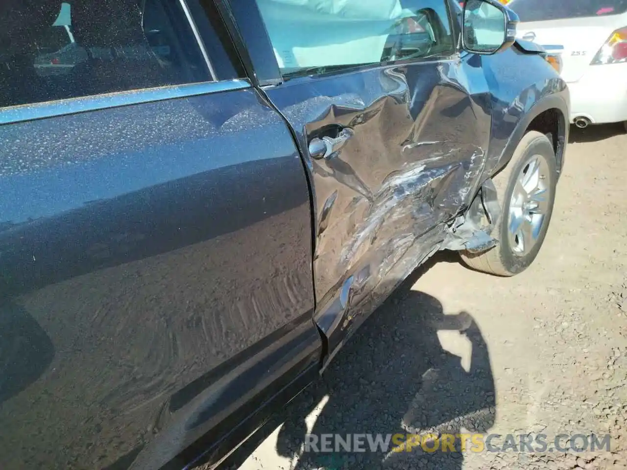 9 Photograph of a damaged car 5TDDZRFH7KS973417 TOYOTA HIGHLANDER 2019