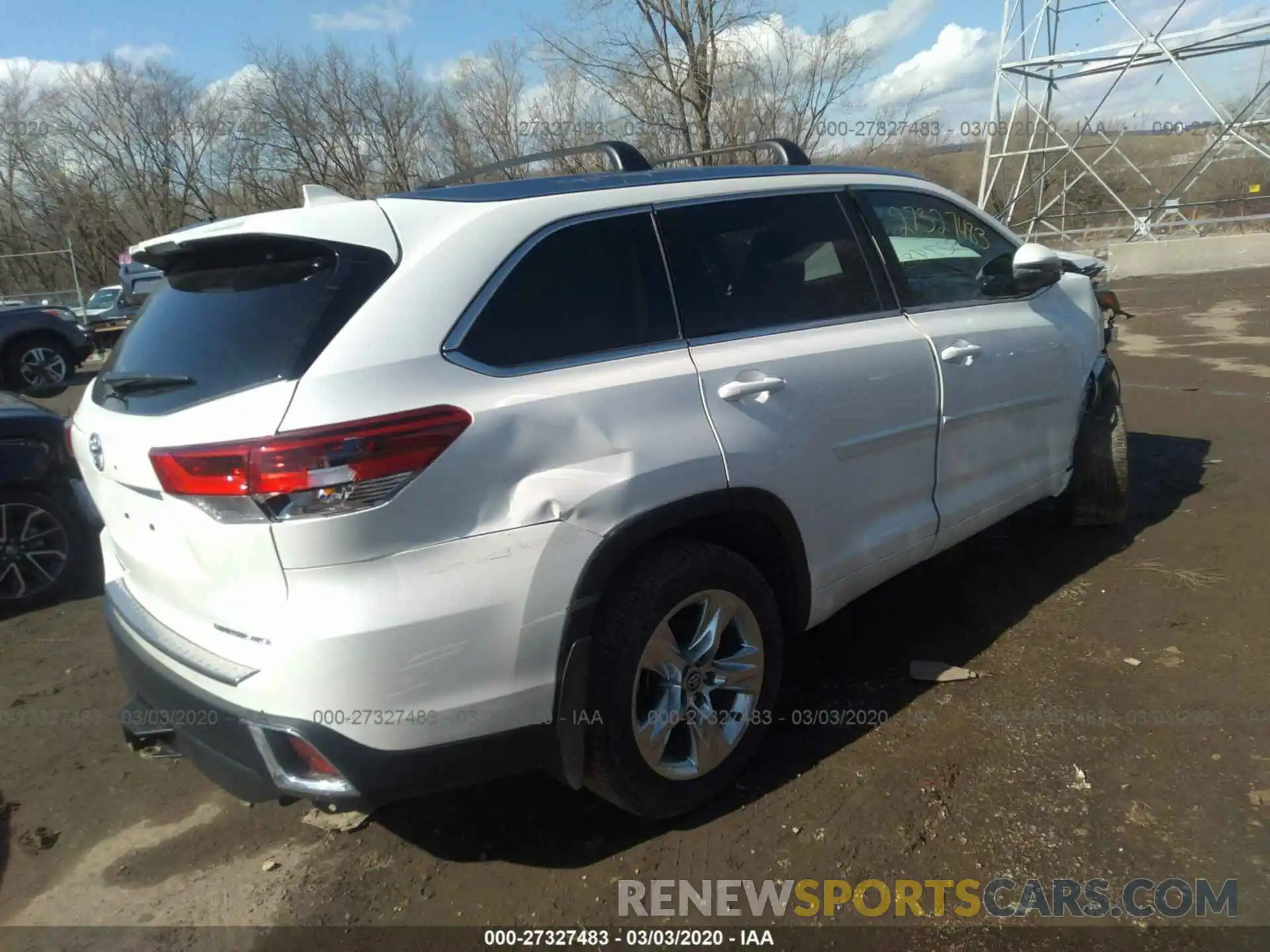 4 Photograph of a damaged car 5TDDZRFH7KS981761 TOYOTA HIGHLANDER 2019