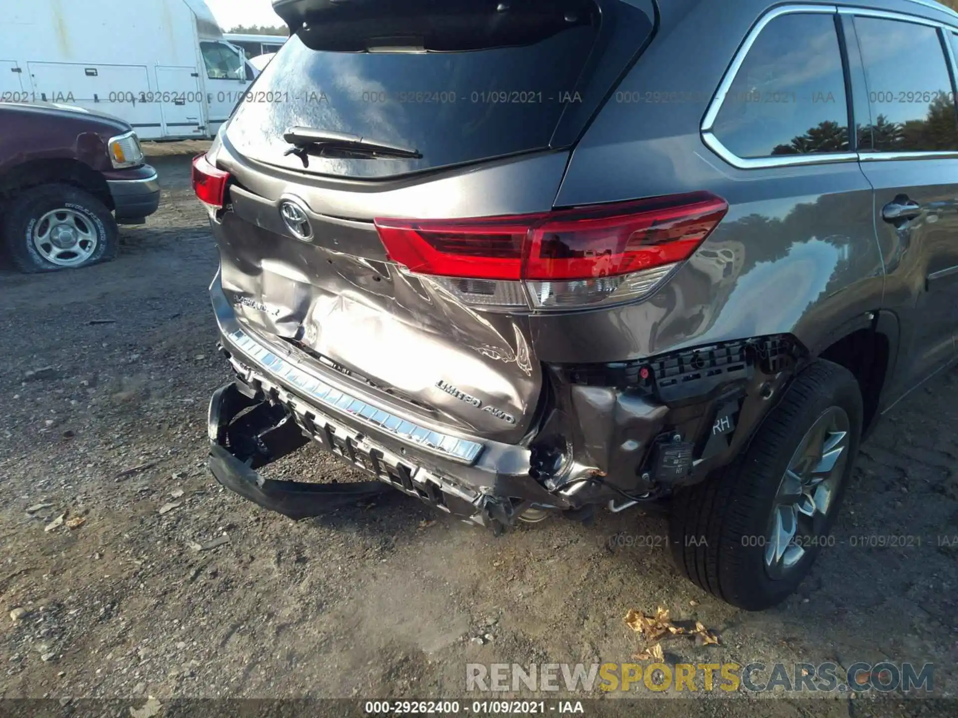 6 Photograph of a damaged car 5TDDZRFH7KS983039 TOYOTA HIGHLANDER 2019