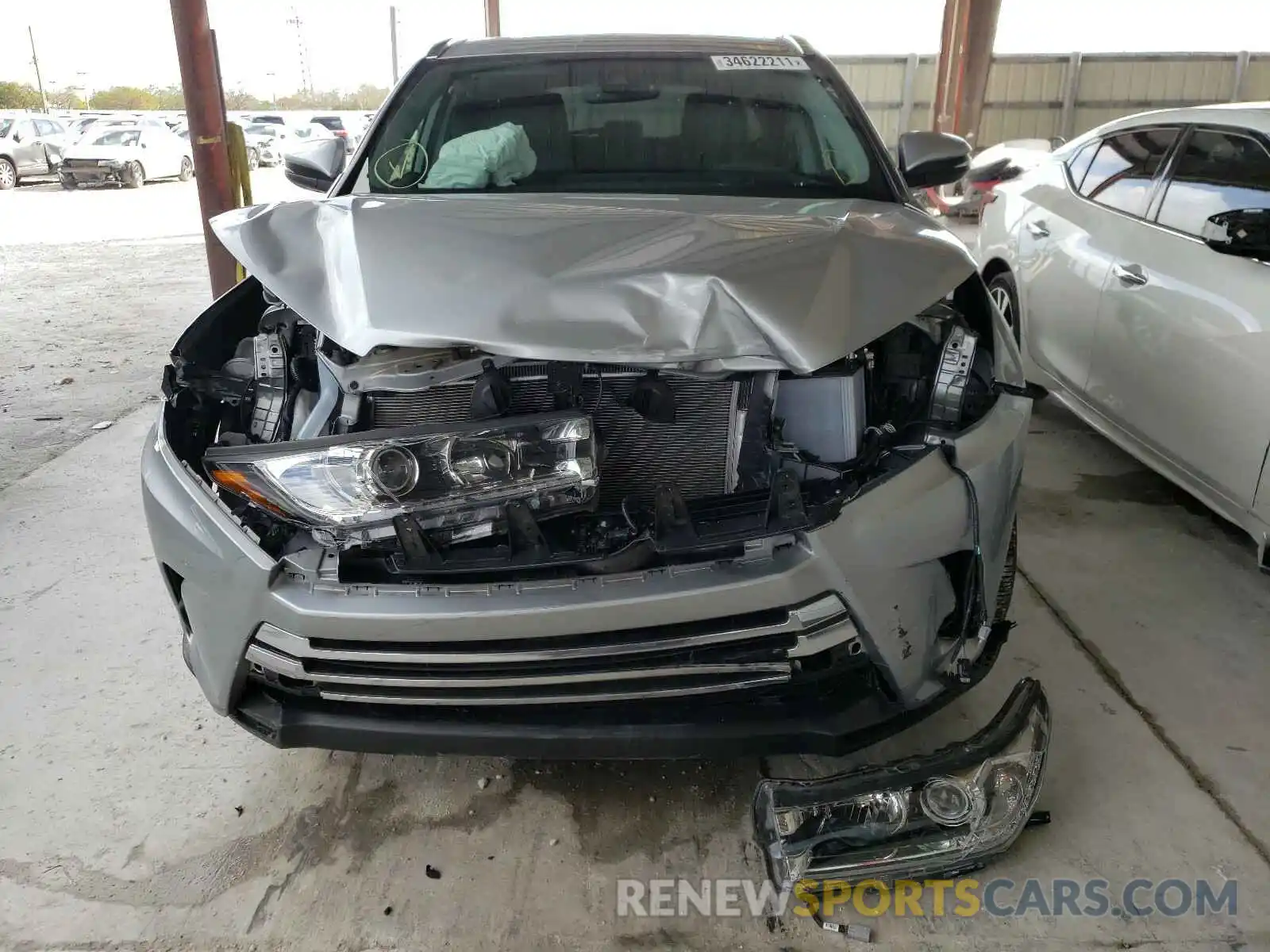 9 Photograph of a damaged car 5TDDZRFH7KS983865 TOYOTA HIGHLANDER 2019