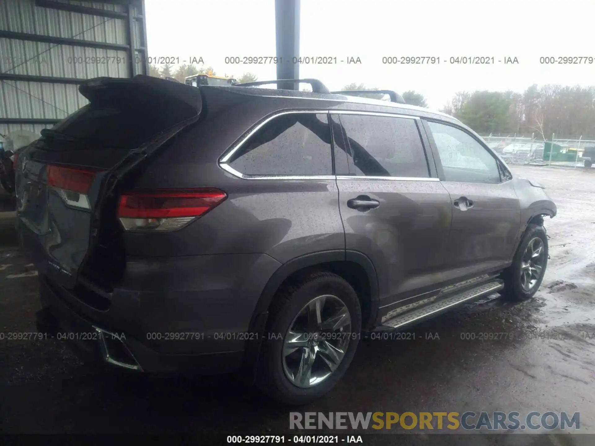 4 Photograph of a damaged car 5TDDZRFH7KS985809 TOYOTA HIGHLANDER 2019