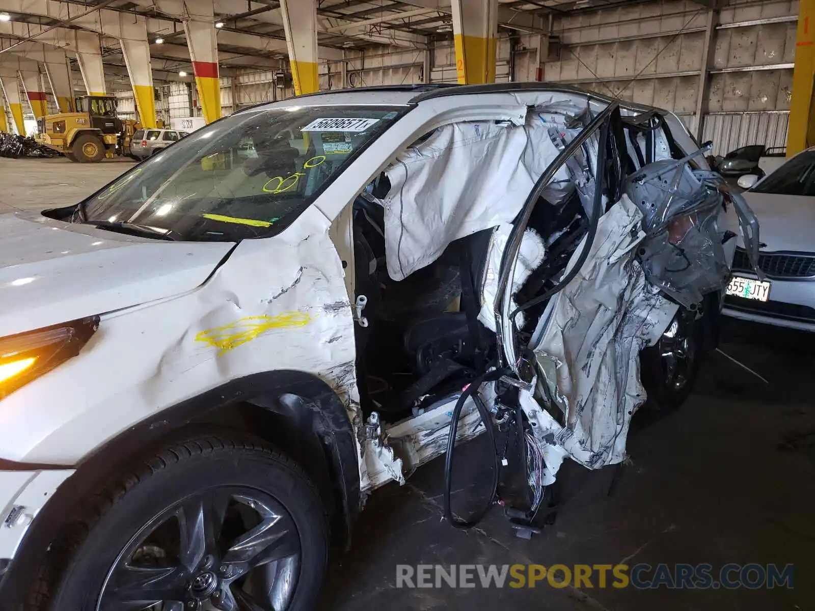 9 Photograph of a damaged car 5TDDZRFH7KS987088 TOYOTA HIGHLANDER 2019