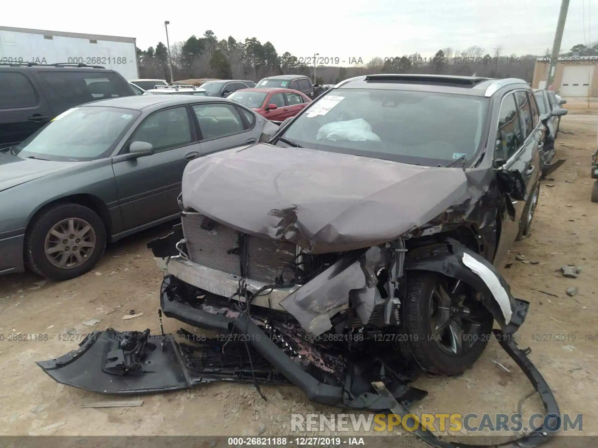 6 Photograph of a damaged car 5TDDZRFH7KS991562 TOYOTA HIGHLANDER 2019