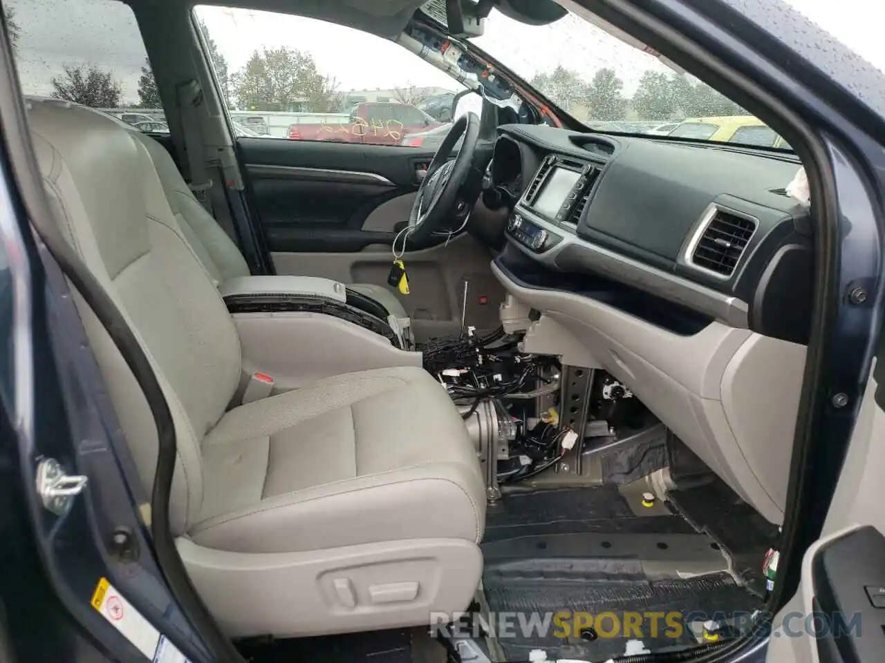 5 Photograph of a damaged car 5TDDZRFH8KS707257 TOYOTA HIGHLANDER 2019