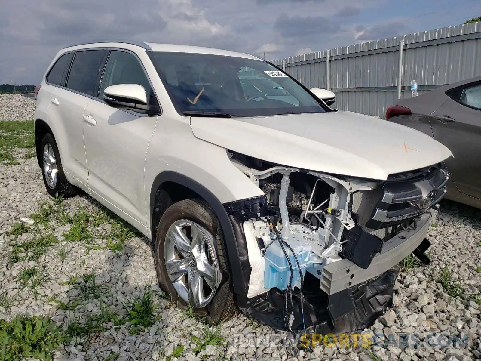 1 Photograph of a damaged car 5TDDZRFH8KS709123 TOYOTA HIGHLANDER 2019