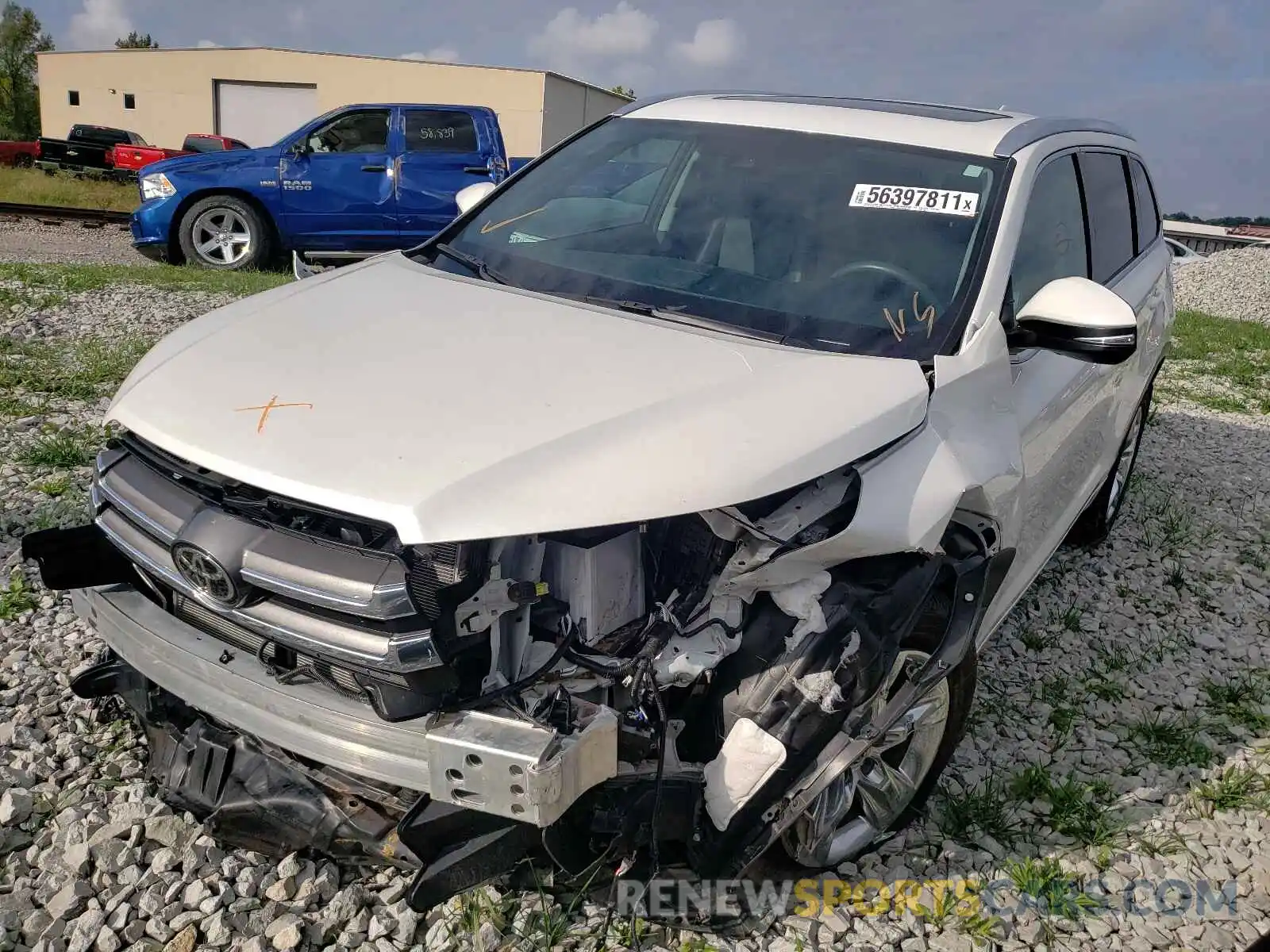 2 Photograph of a damaged car 5TDDZRFH8KS709123 TOYOTA HIGHLANDER 2019