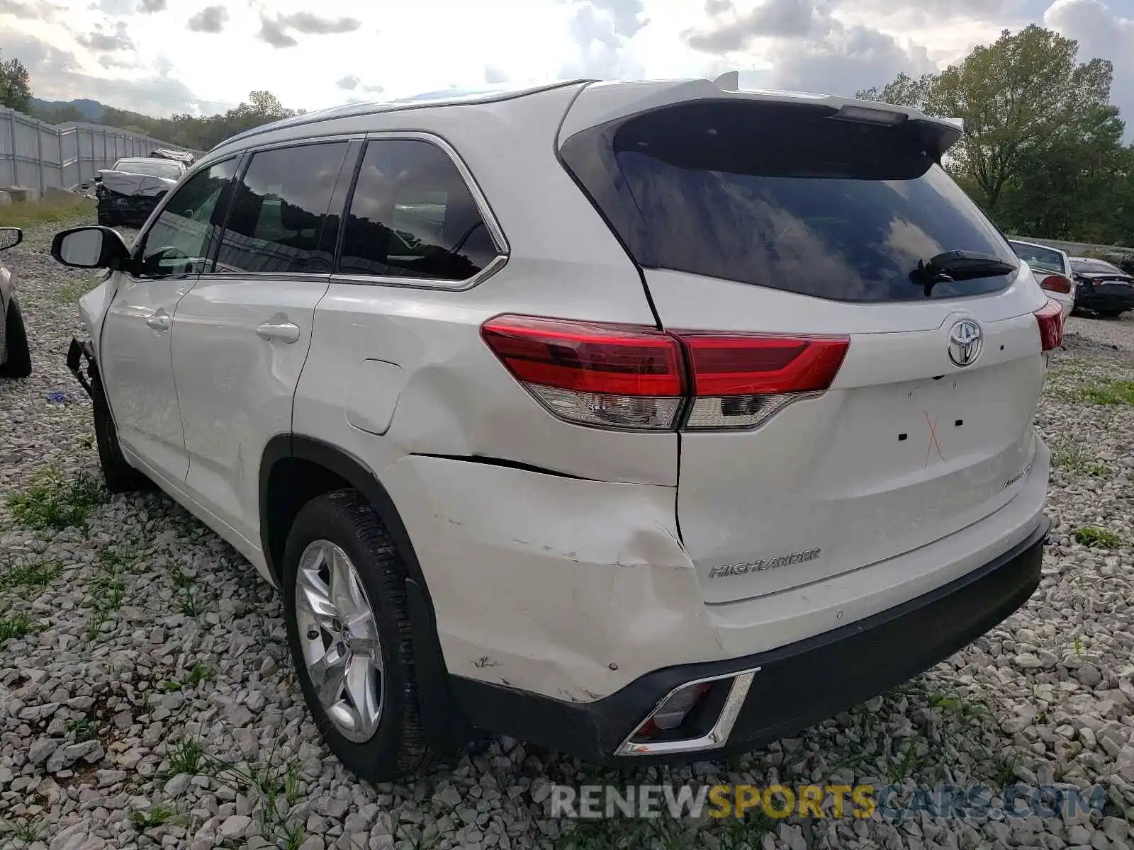 3 Photograph of a damaged car 5TDDZRFH8KS709123 TOYOTA HIGHLANDER 2019