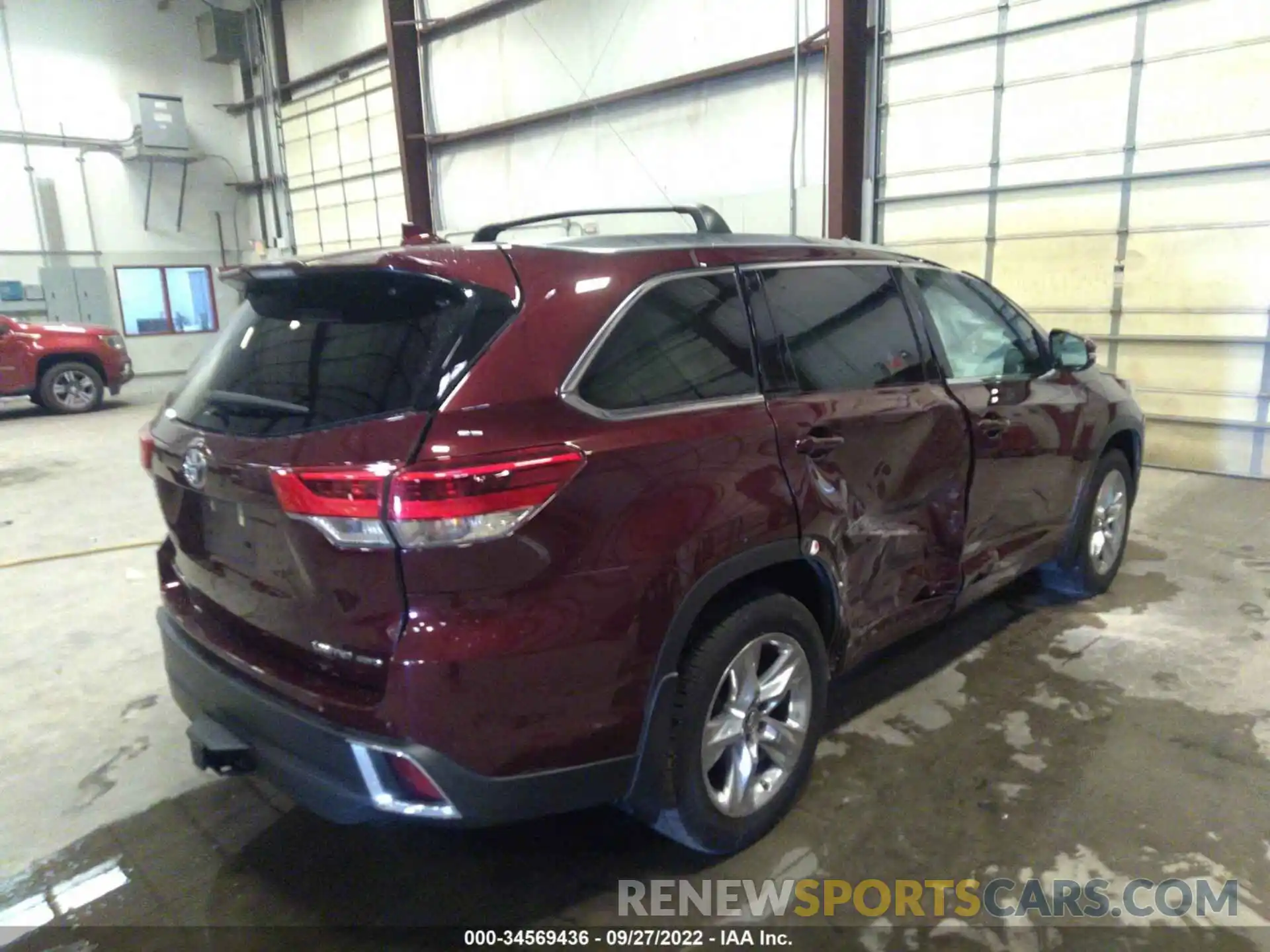 4 Photograph of a damaged car 5TDDZRFH8KS709333 TOYOTA HIGHLANDER 2019