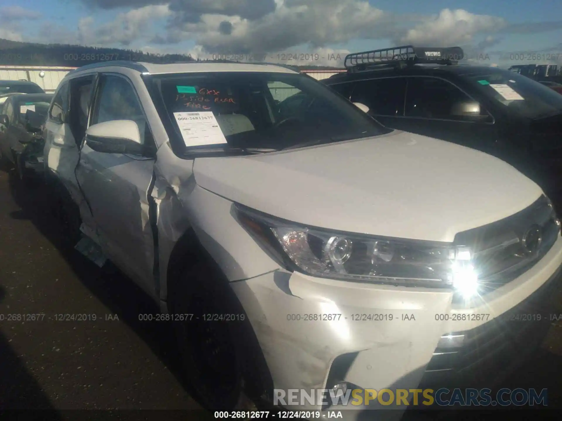 1 Photograph of a damaged car 5TDDZRFH8KS717335 TOYOTA HIGHLANDER 2019