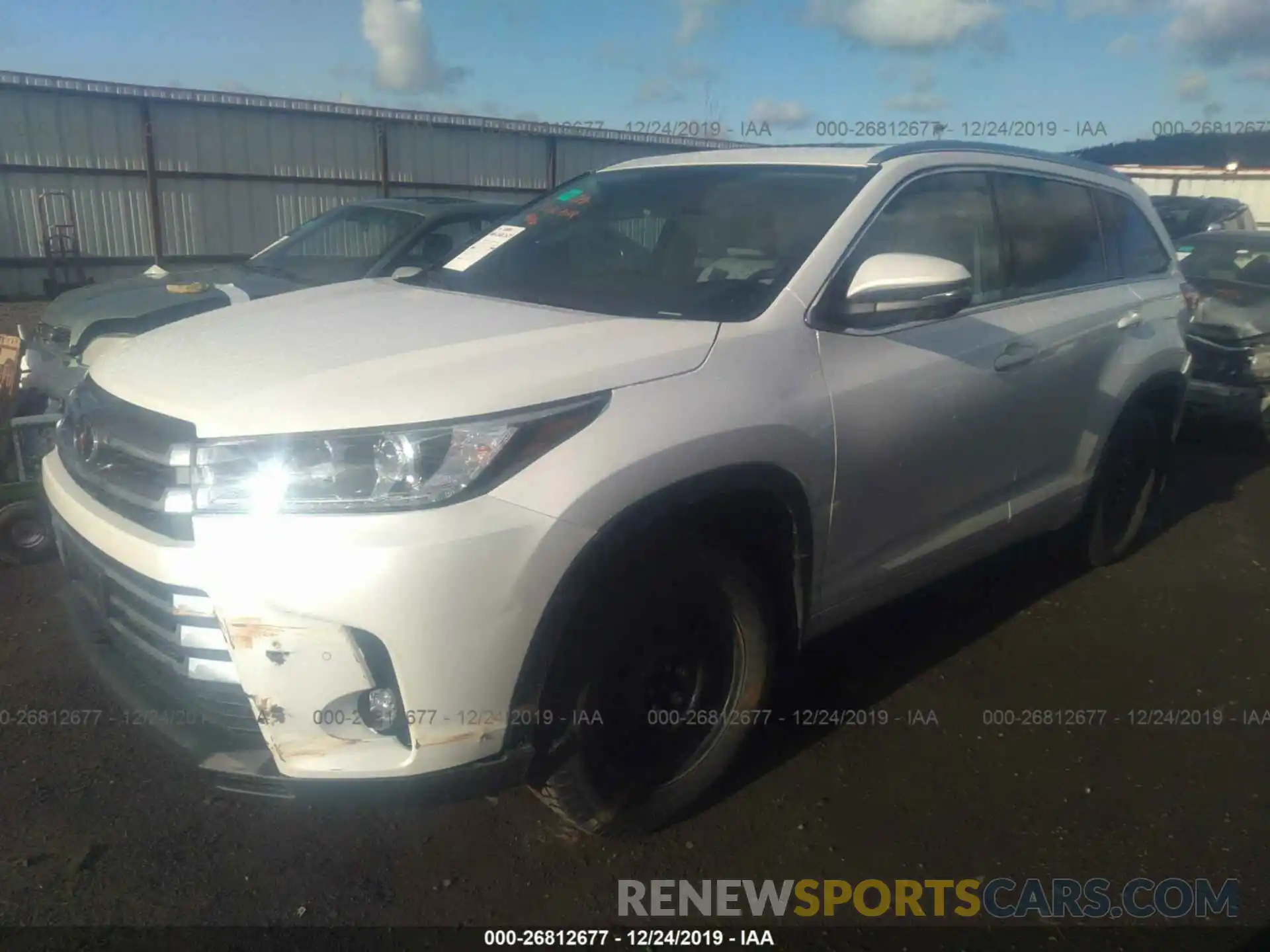 2 Photograph of a damaged car 5TDDZRFH8KS717335 TOYOTA HIGHLANDER 2019