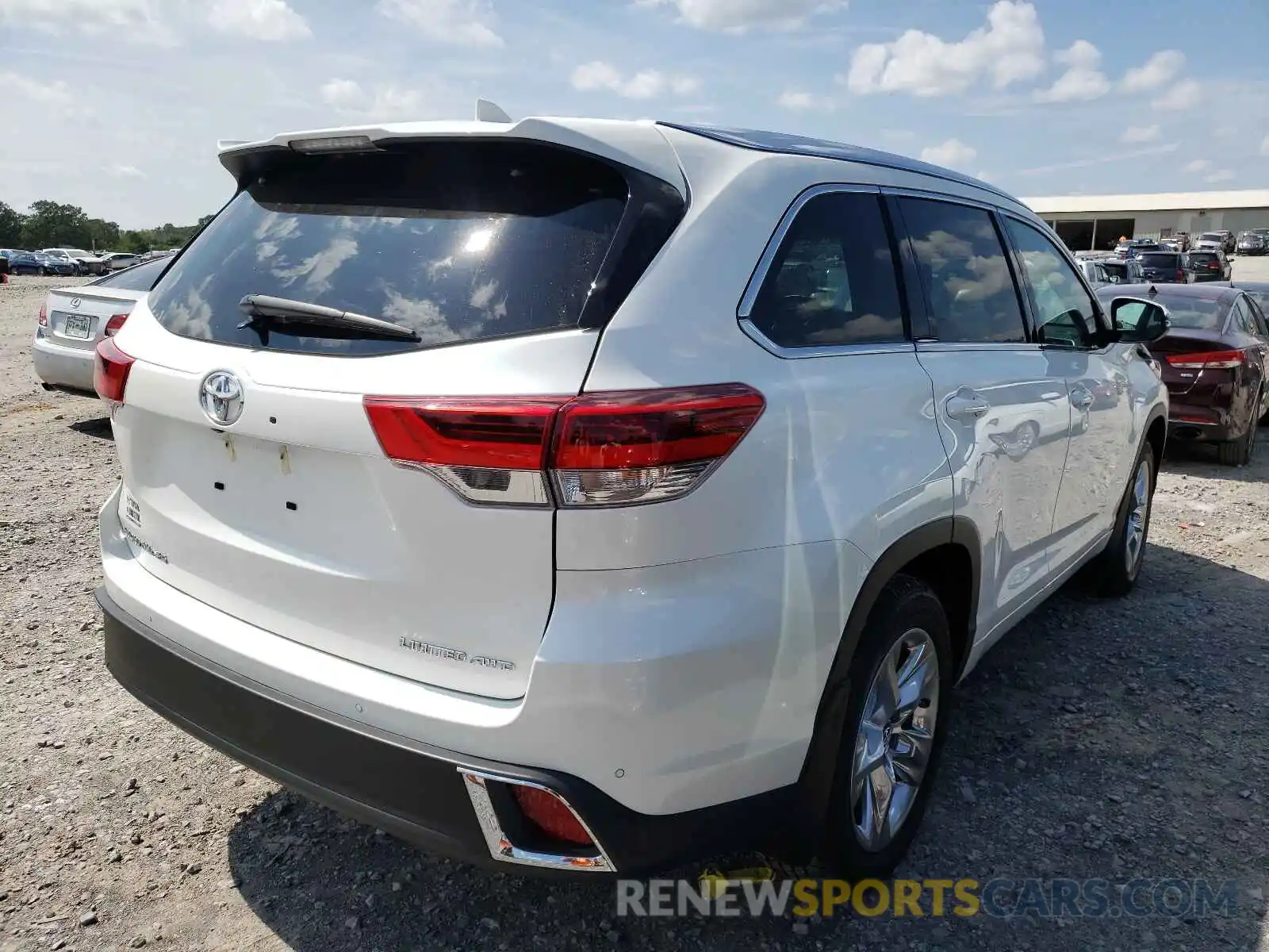 4 Photograph of a damaged car 5TDDZRFH8KS718632 TOYOTA HIGHLANDER 2019