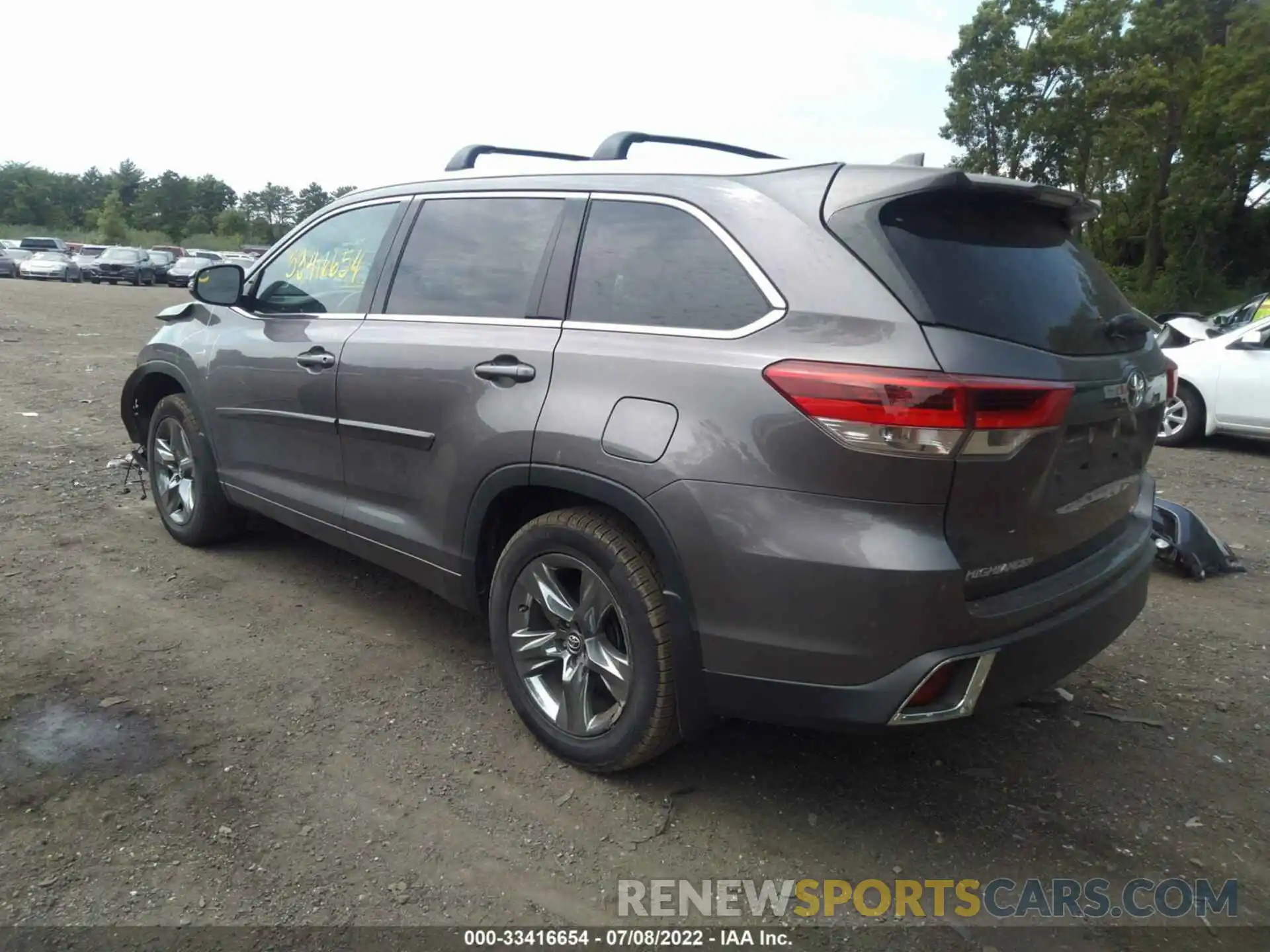 3 Photograph of a damaged car 5TDDZRFH8KS730182 TOYOTA HIGHLANDER 2019