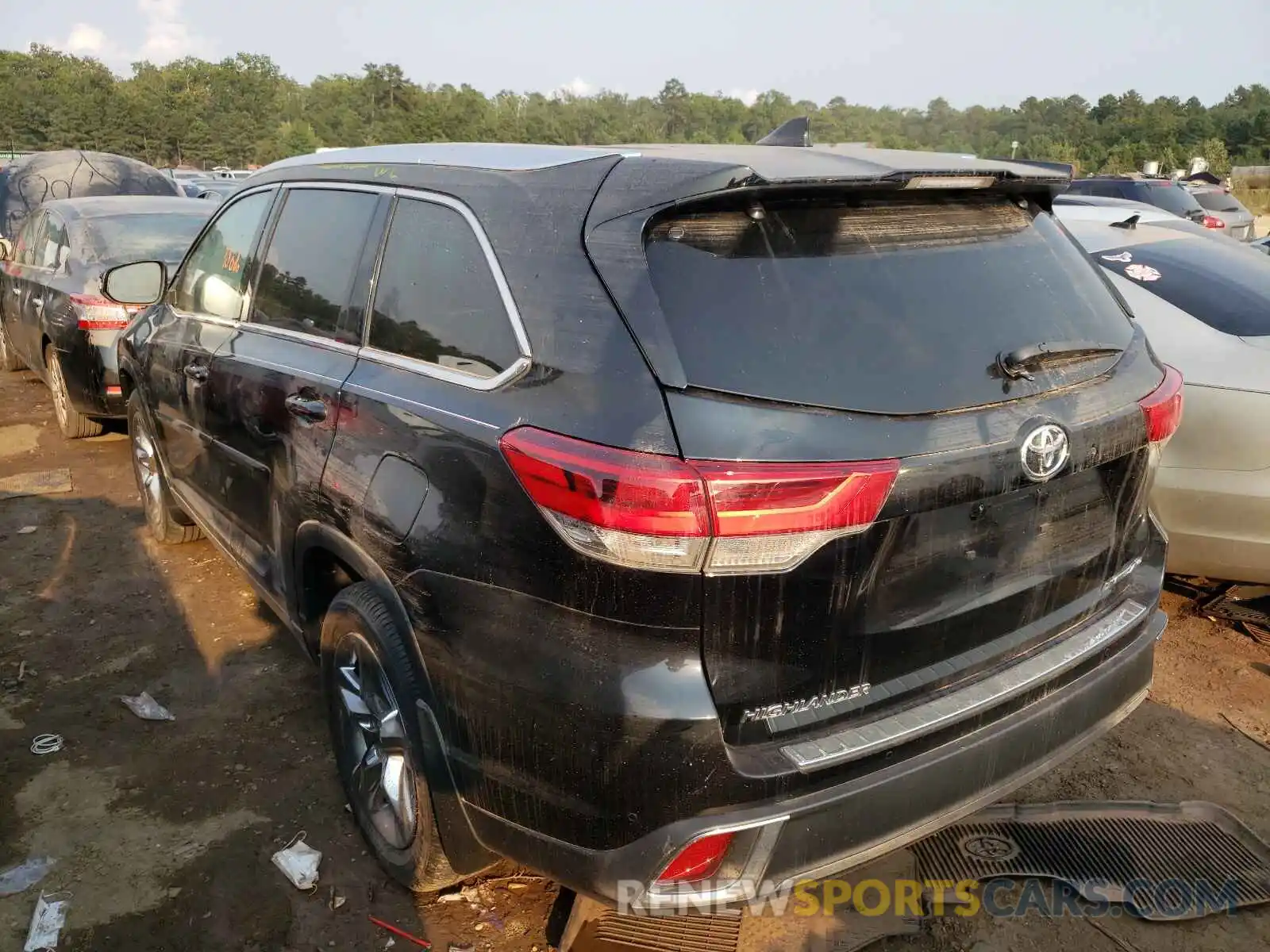 3 Photograph of a damaged car 5TDDZRFH8KS737195 TOYOTA HIGHLANDER 2019