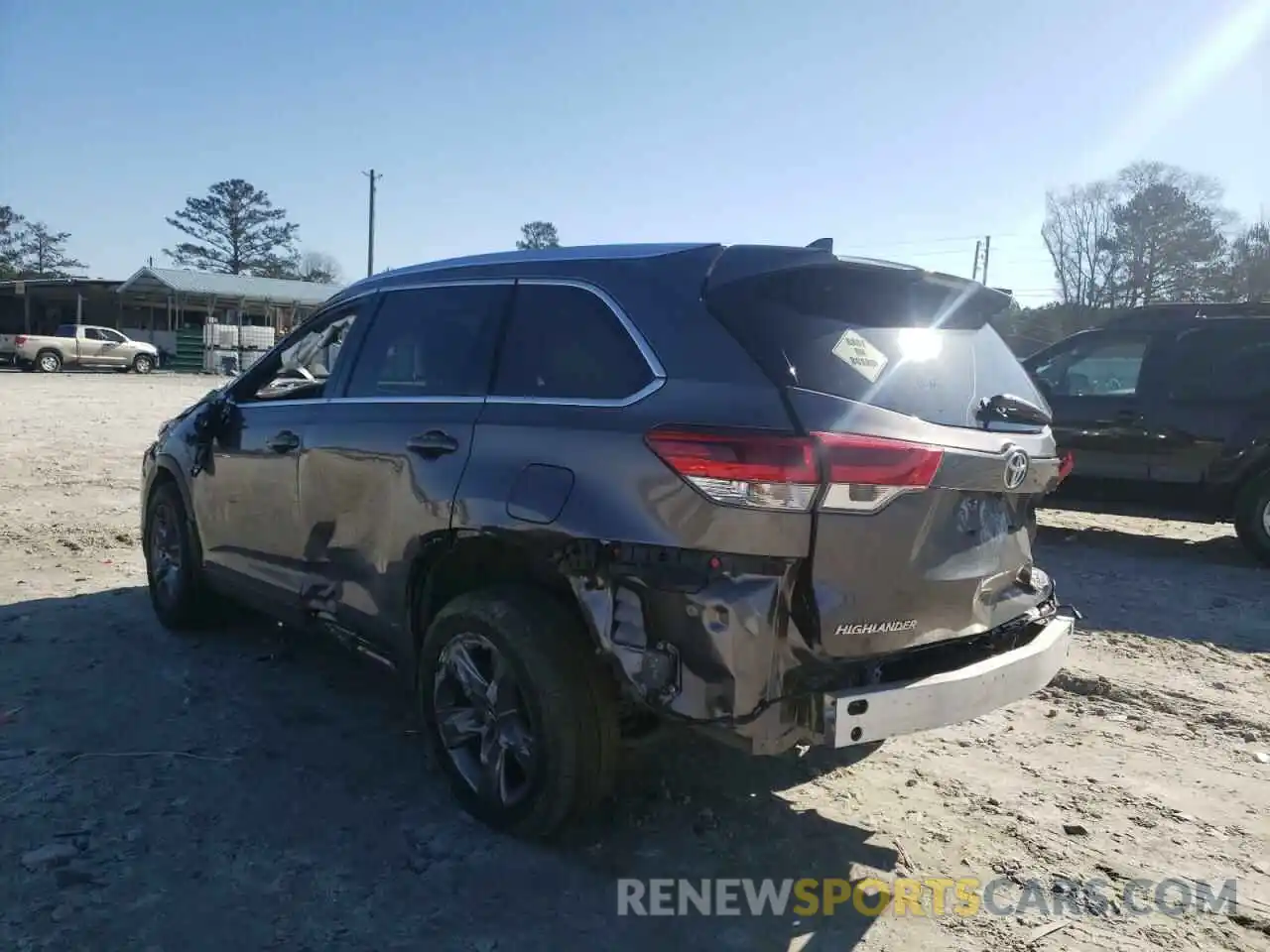 3 Photograph of a damaged car 5TDDZRFH8KS739044 TOYOTA HIGHLANDER 2019