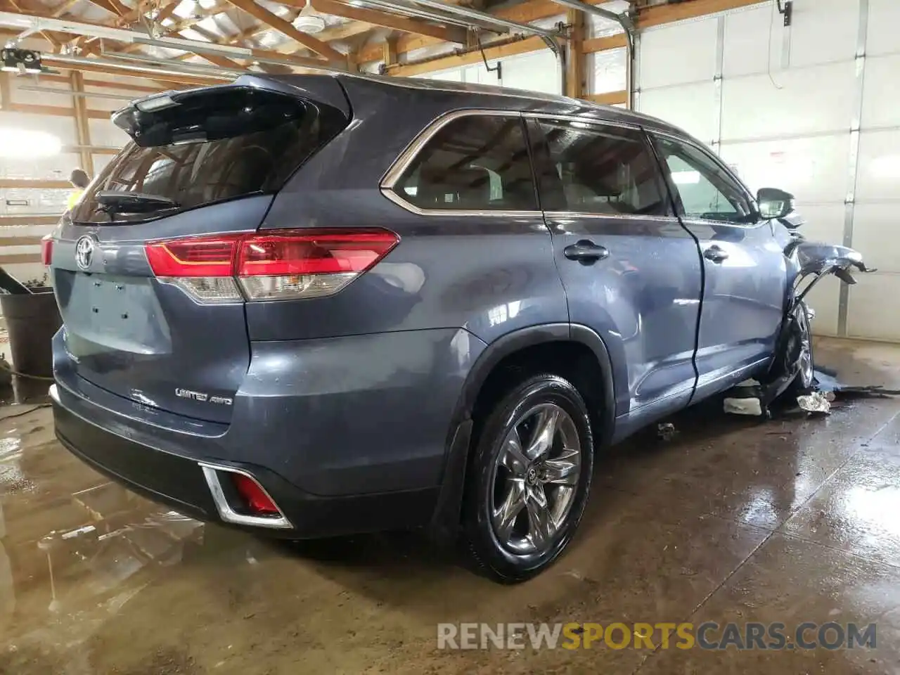 4 Photograph of a damaged car 5TDDZRFH8KS739691 TOYOTA HIGHLANDER 2019