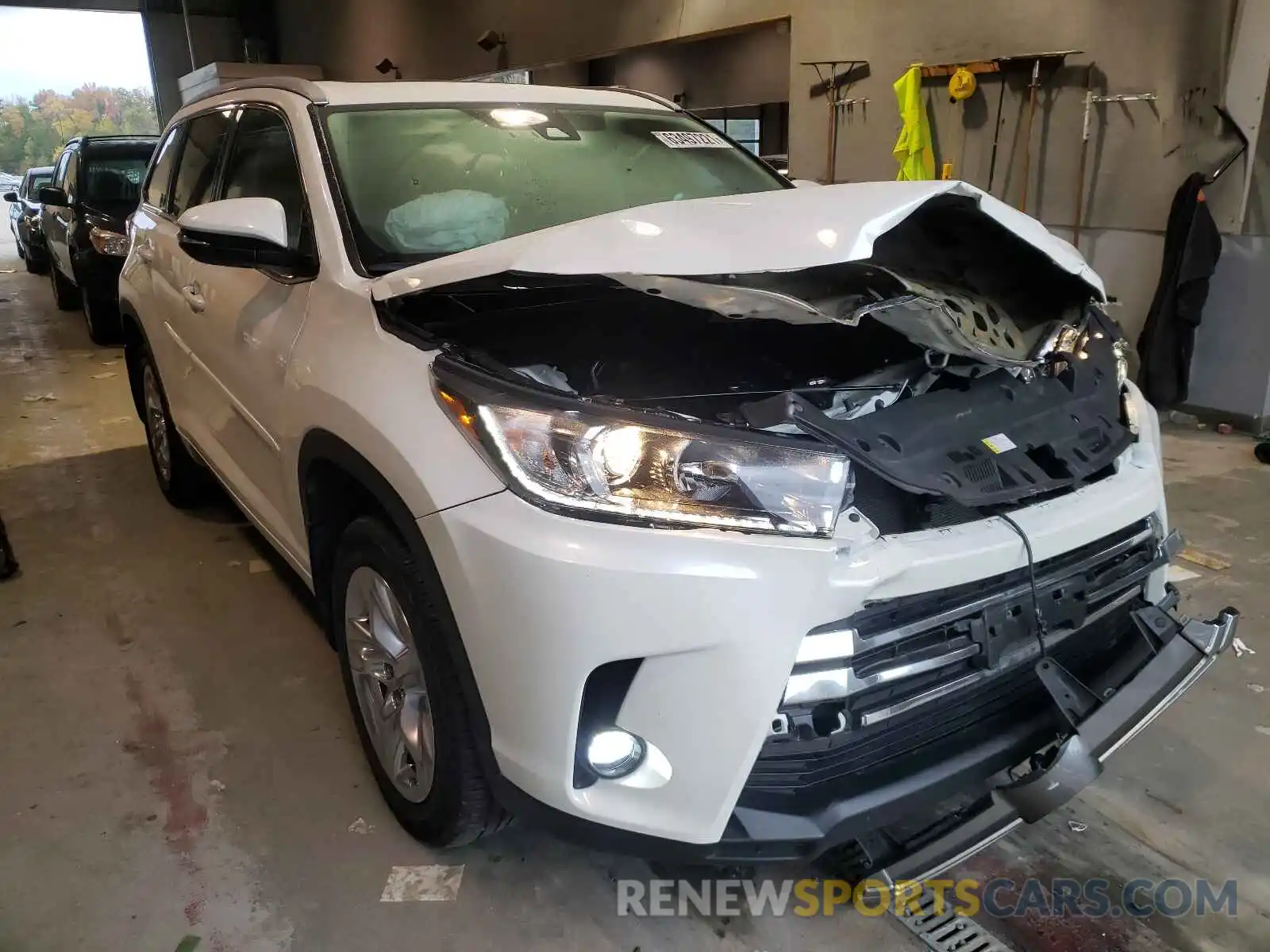 1 Photograph of a damaged car 5TDDZRFH8KS745586 TOYOTA HIGHLANDER 2019