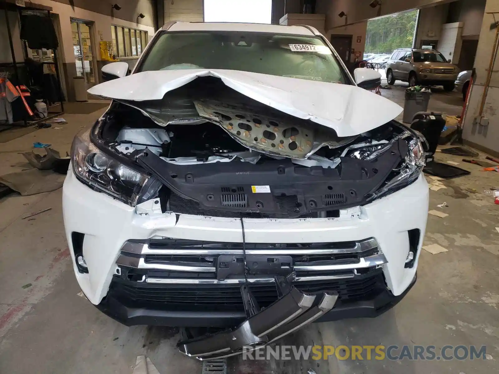 9 Photograph of a damaged car 5TDDZRFH8KS745586 TOYOTA HIGHLANDER 2019