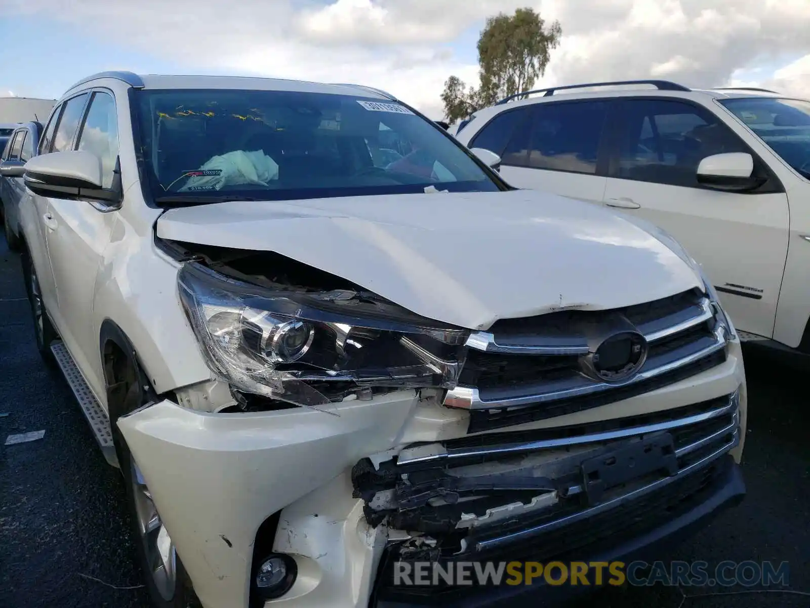 1 Photograph of a damaged car 5TDDZRFH8KS926302 TOYOTA HIGHLANDER 2019