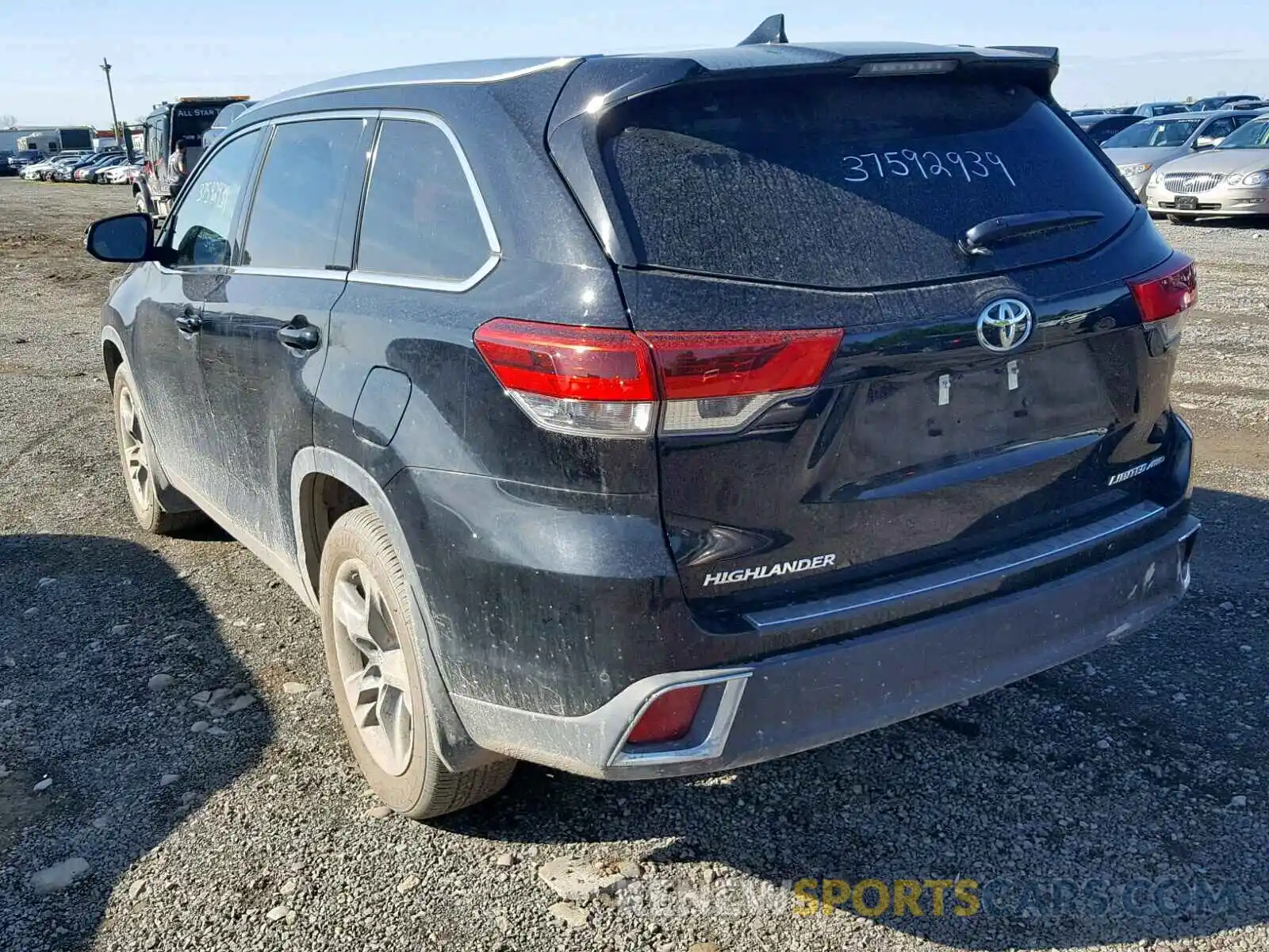 3 Photograph of a damaged car 5TDDZRFH8KS934254 TOYOTA HIGHLANDER 2019