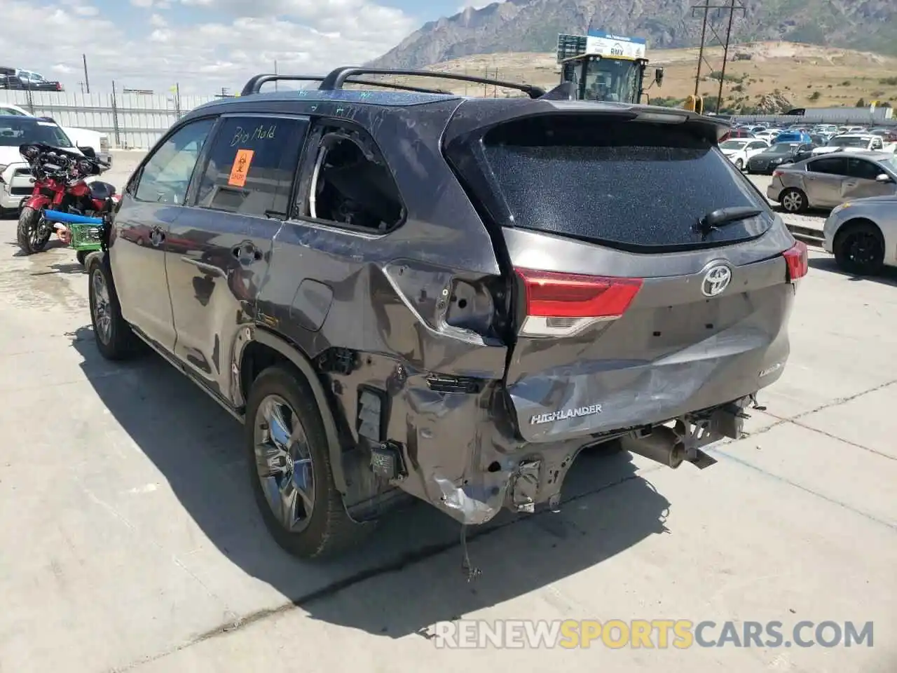 3 Photograph of a damaged car 5TDDZRFH8KS938837 TOYOTA HIGHLANDER 2019