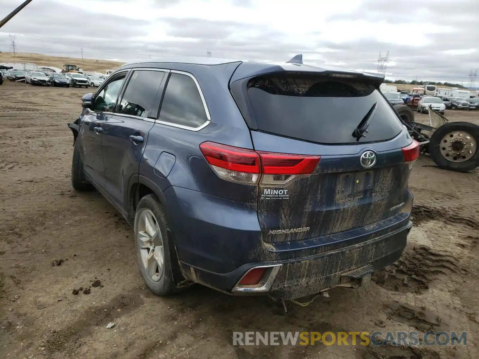 3 Photograph of a damaged car 5TDDZRFH8KS943987 TOYOTA HIGHLANDER 2019