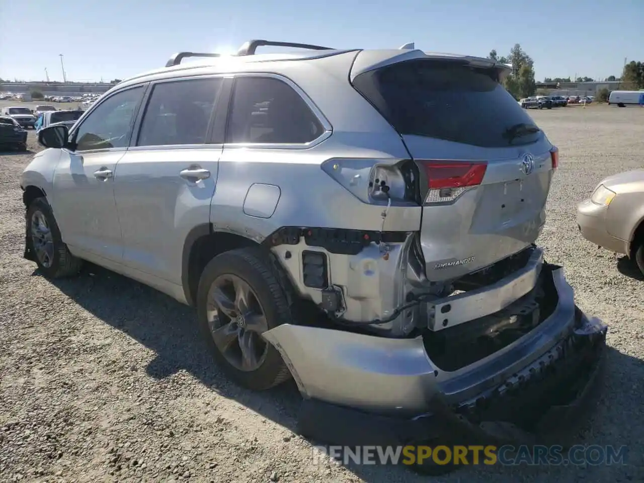 3 Photograph of a damaged car 5TDDZRFH8KS953757 TOYOTA HIGHLANDER 2019