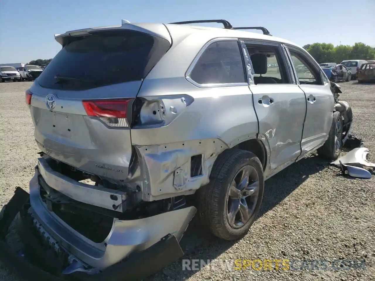 4 Photograph of a damaged car 5TDDZRFH8KS953757 TOYOTA HIGHLANDER 2019