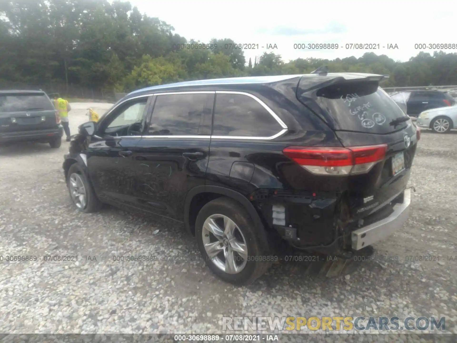 3 Photograph of a damaged car 5TDDZRFH8KS955024 TOYOTA HIGHLANDER 2019