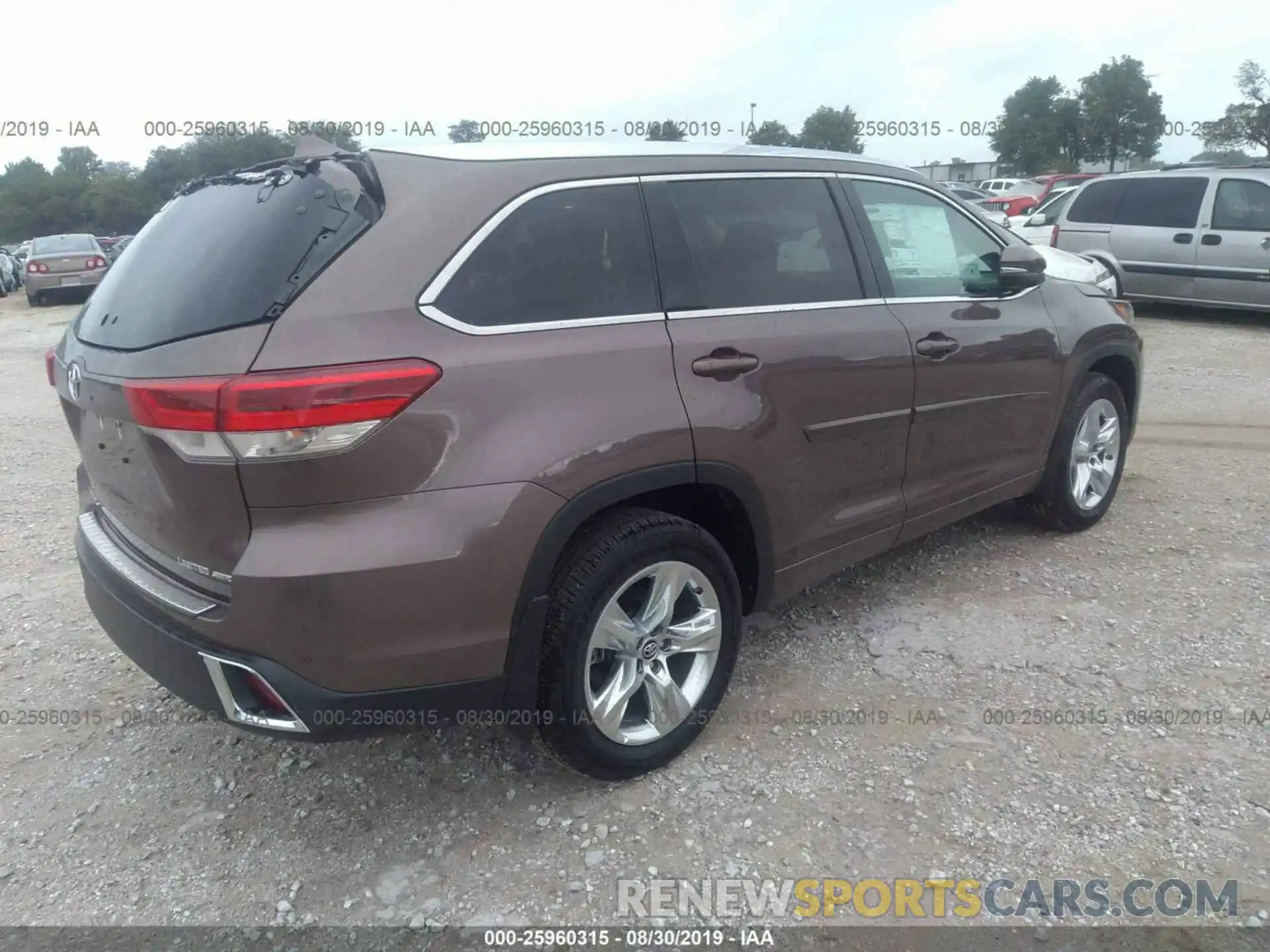 4 Photograph of a damaged car 5TDDZRFH8KS956609 TOYOTA HIGHLANDER 2019