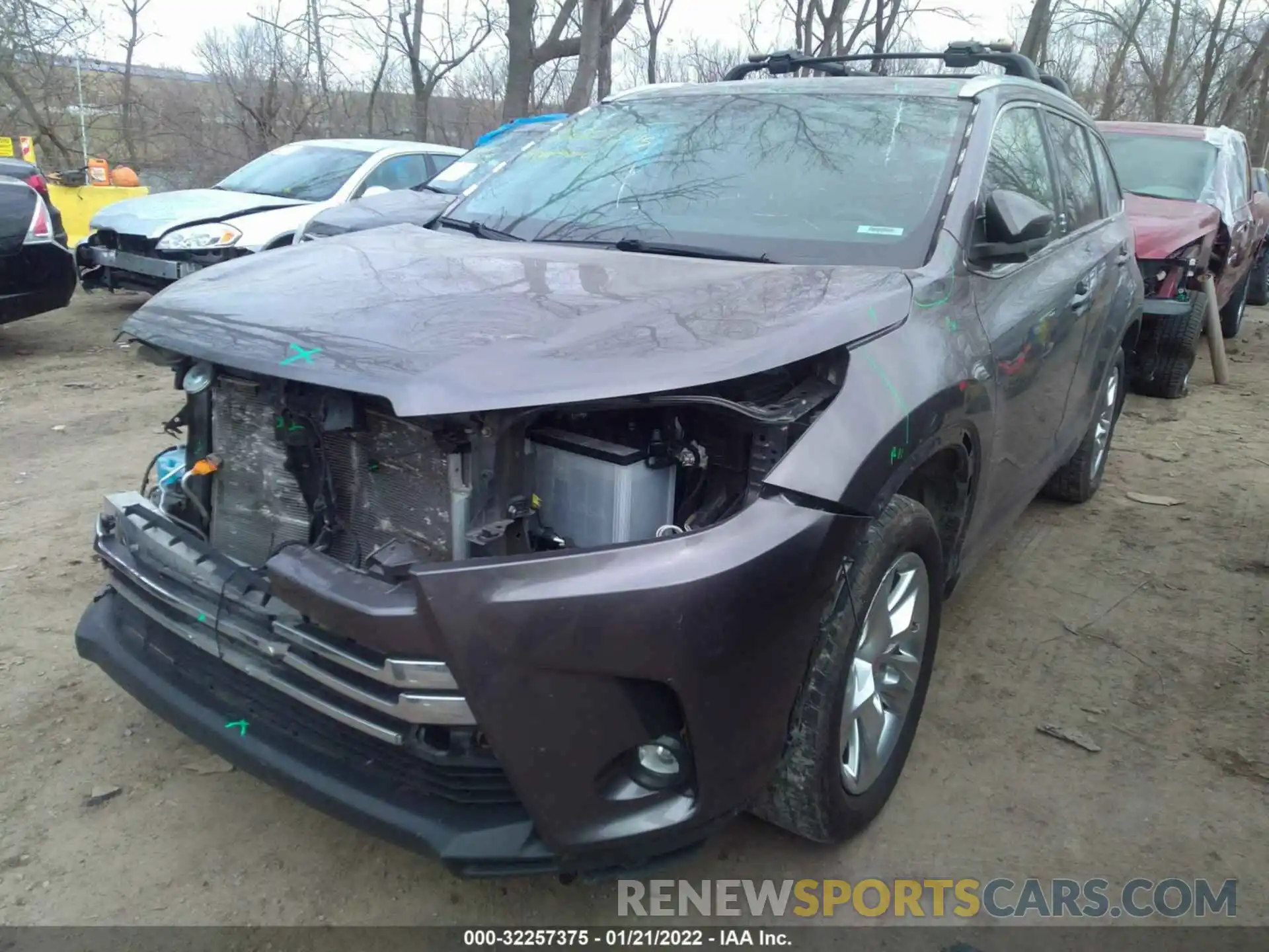 2 Photograph of a damaged car 5TDDZRFH8KS966654 TOYOTA HIGHLANDER 2019