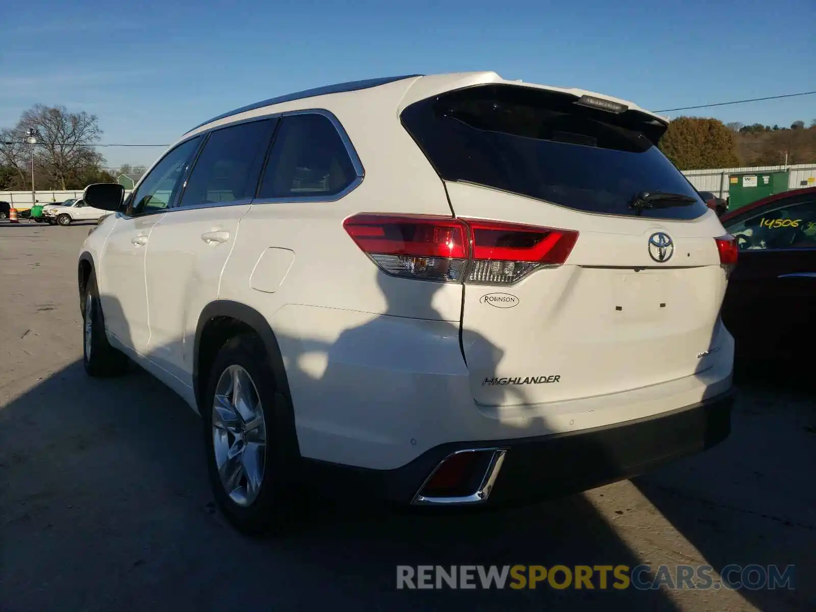 3 Photograph of a damaged car 5TDDZRFH8KS966993 TOYOTA HIGHLANDER 2019