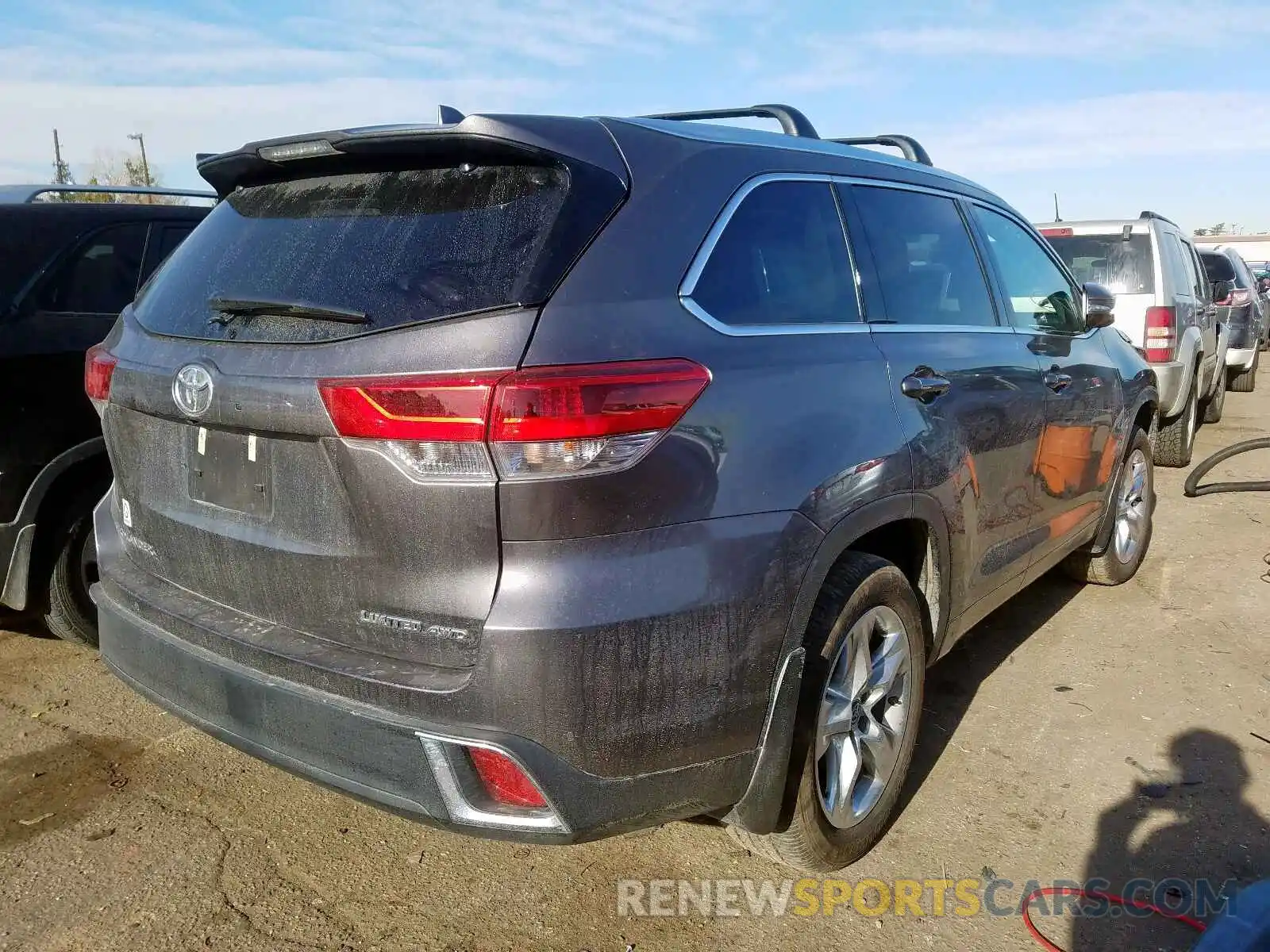 4 Photograph of a damaged car 5TDDZRFH8KS972230 TOYOTA HIGHLANDER 2019