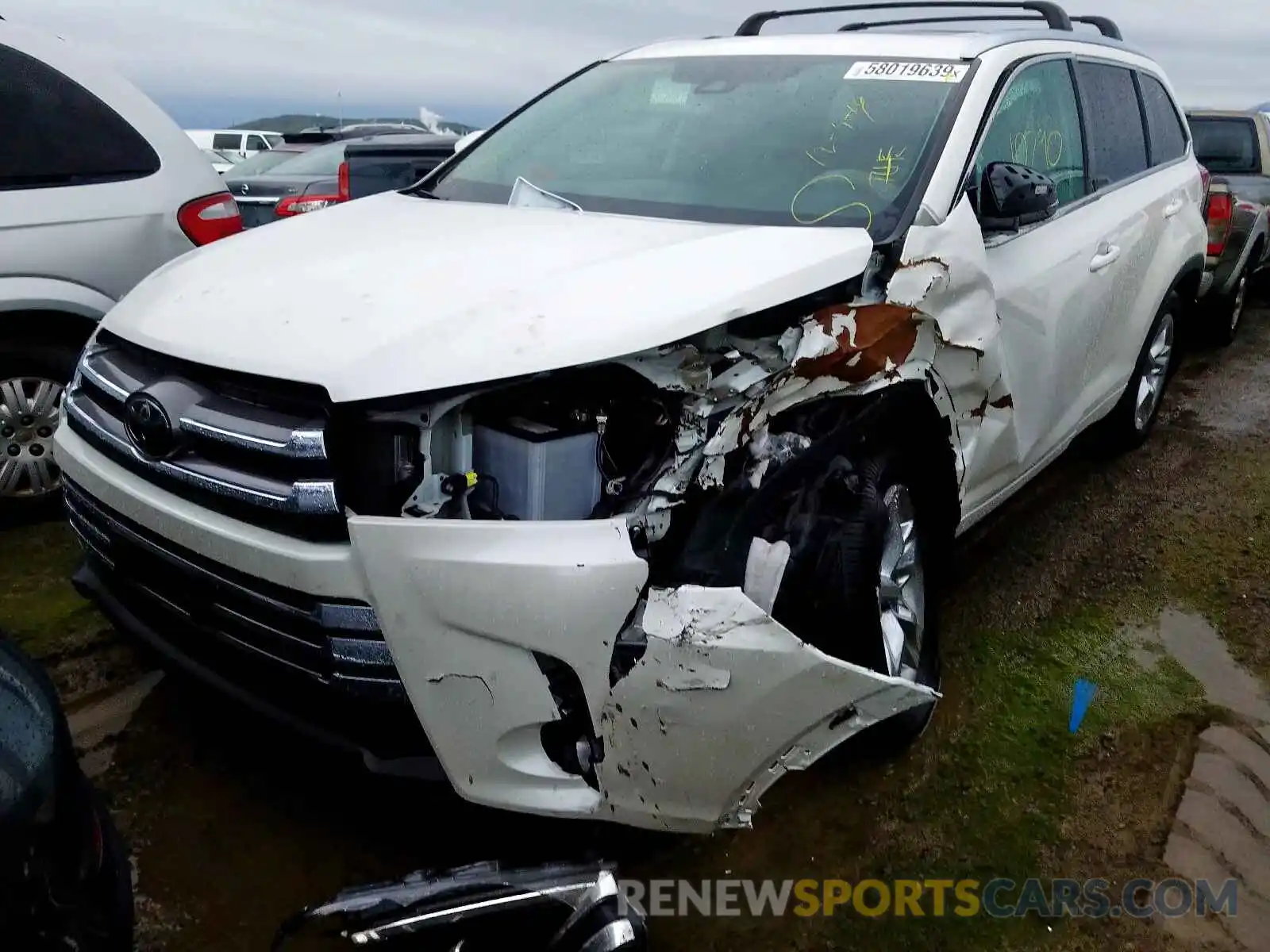 2 Photograph of a damaged car 5TDDZRFH8KS972549 TOYOTA HIGHLANDER 2019