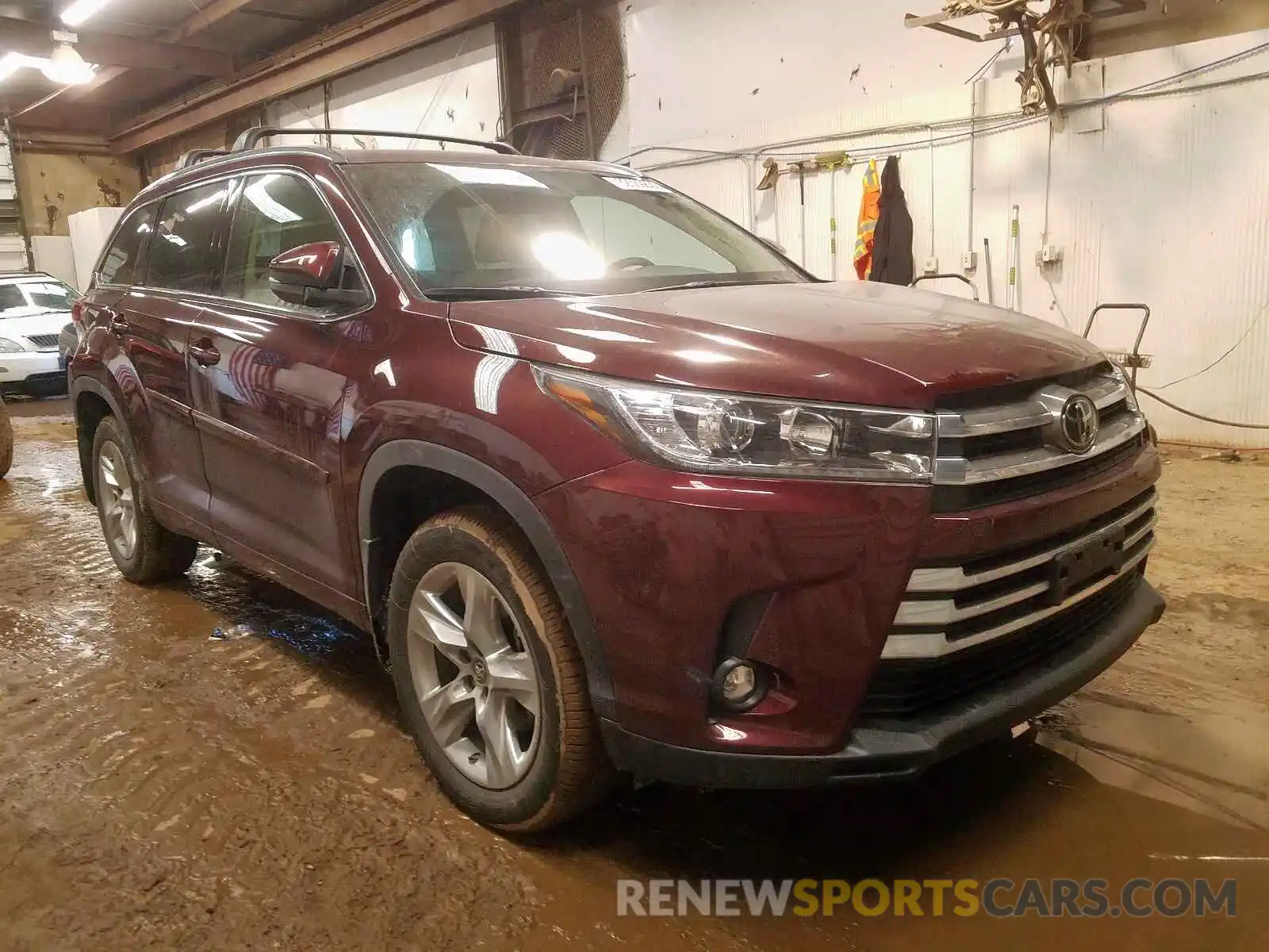 1 Photograph of a damaged car 5TDDZRFH8KS972888 TOYOTA HIGHLANDER 2019