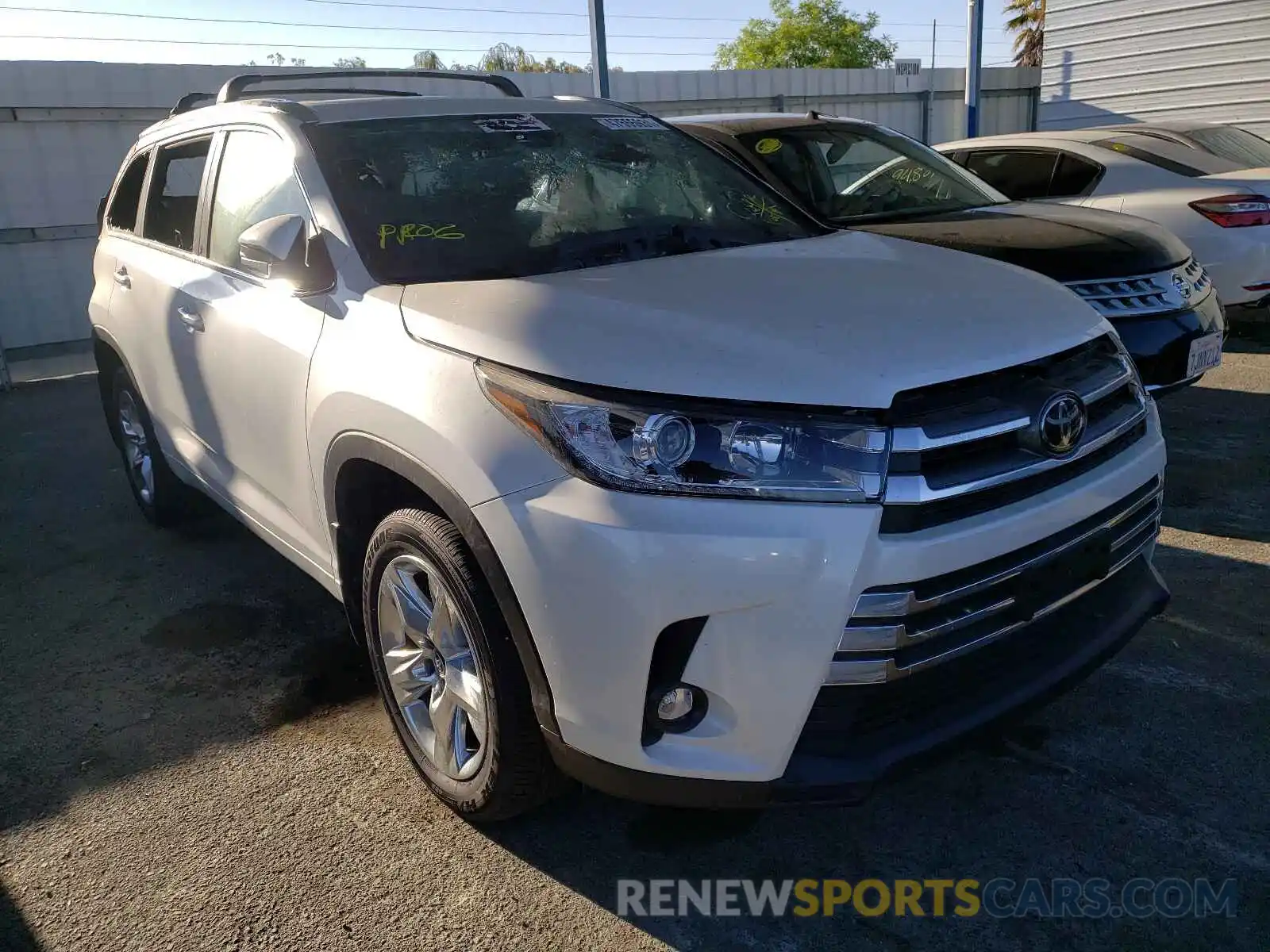 1 Photograph of a damaged car 5TDDZRFH8KS973068 TOYOTA HIGHLANDER 2019