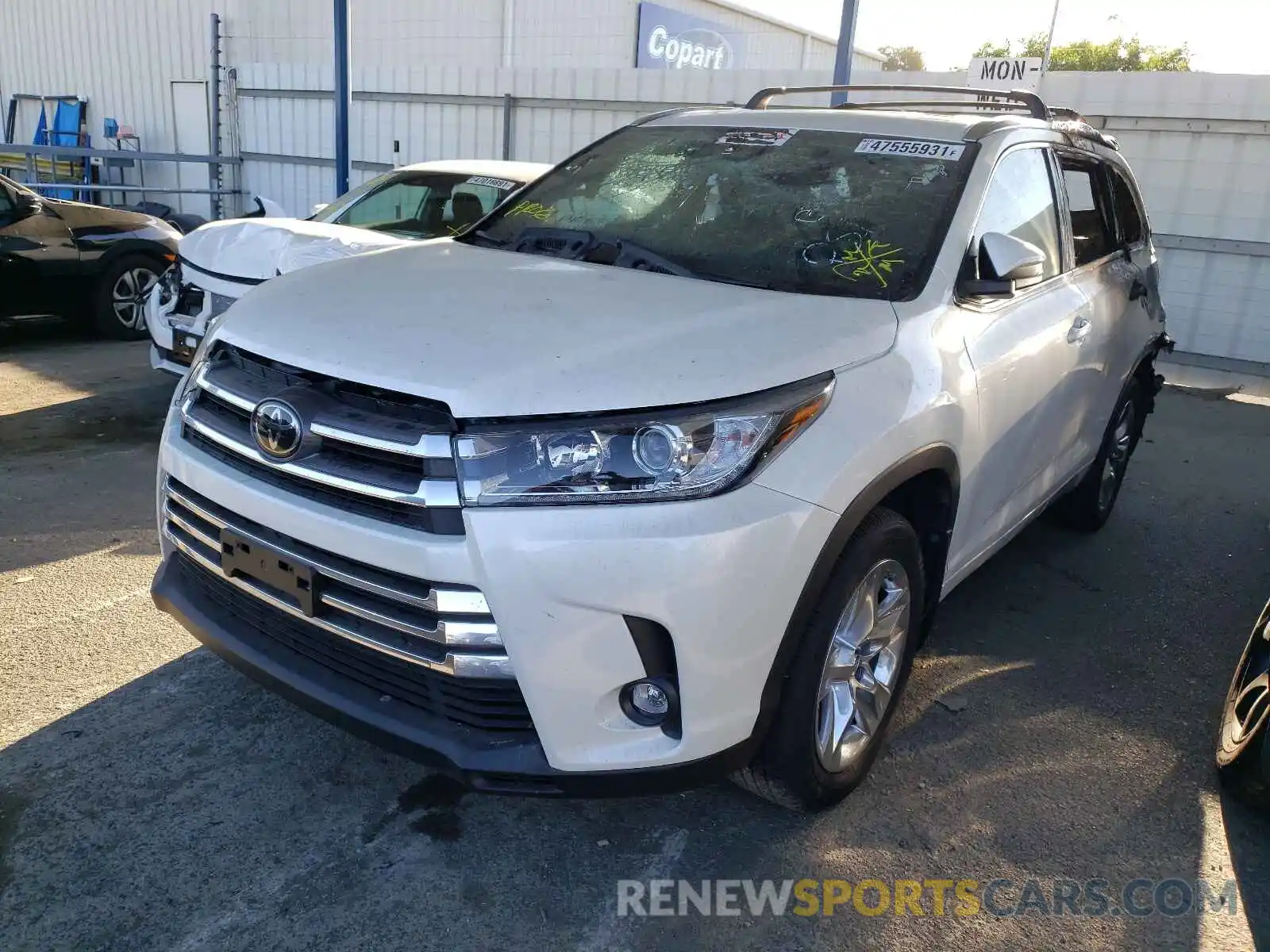 2 Photograph of a damaged car 5TDDZRFH8KS973068 TOYOTA HIGHLANDER 2019