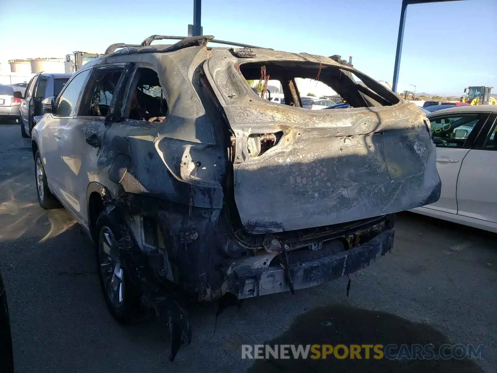 3 Photograph of a damaged car 5TDDZRFH8KS973068 TOYOTA HIGHLANDER 2019