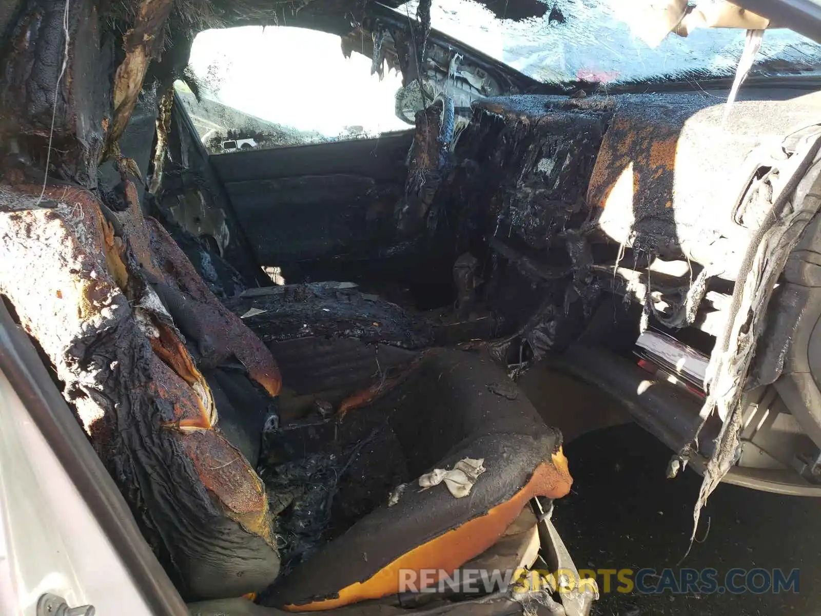 5 Photograph of a damaged car 5TDDZRFH8KS973068 TOYOTA HIGHLANDER 2019