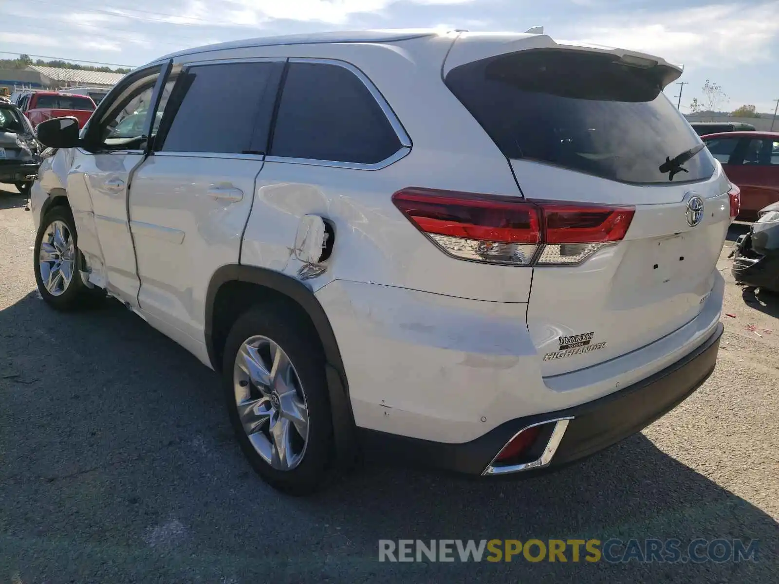 3 Photograph of a damaged car 5TDDZRFH8KS976052 TOYOTA HIGHLANDER 2019