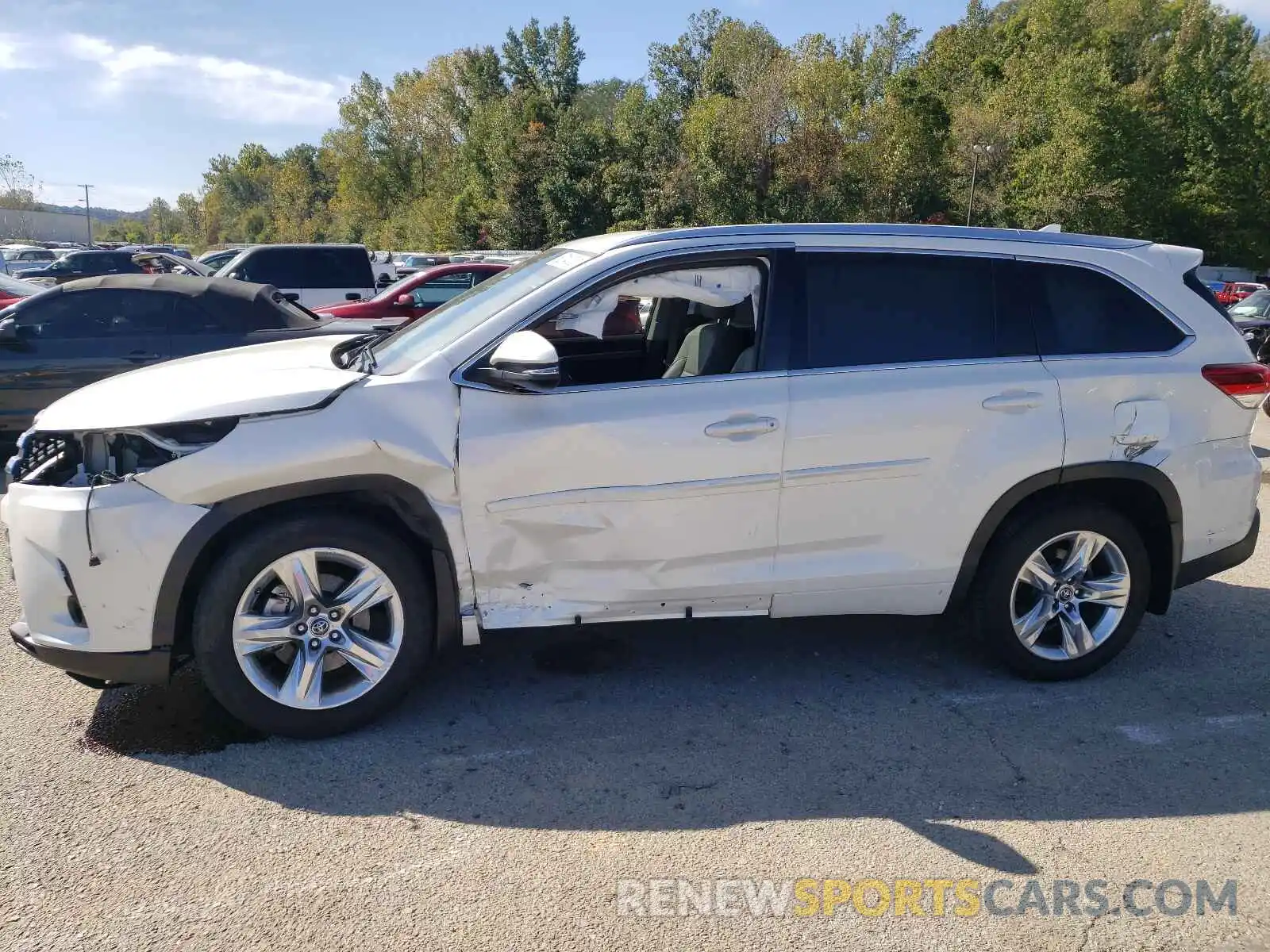 9 Photograph of a damaged car 5TDDZRFH8KS976052 TOYOTA HIGHLANDER 2019