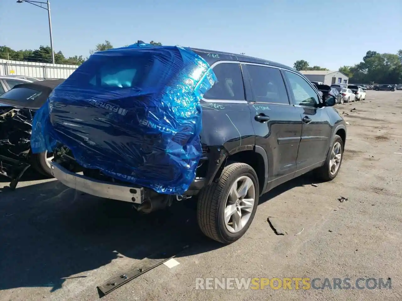 4 Photograph of a damaged car 5TDDZRFH8KS977363 TOYOTA HIGHLANDER 2019