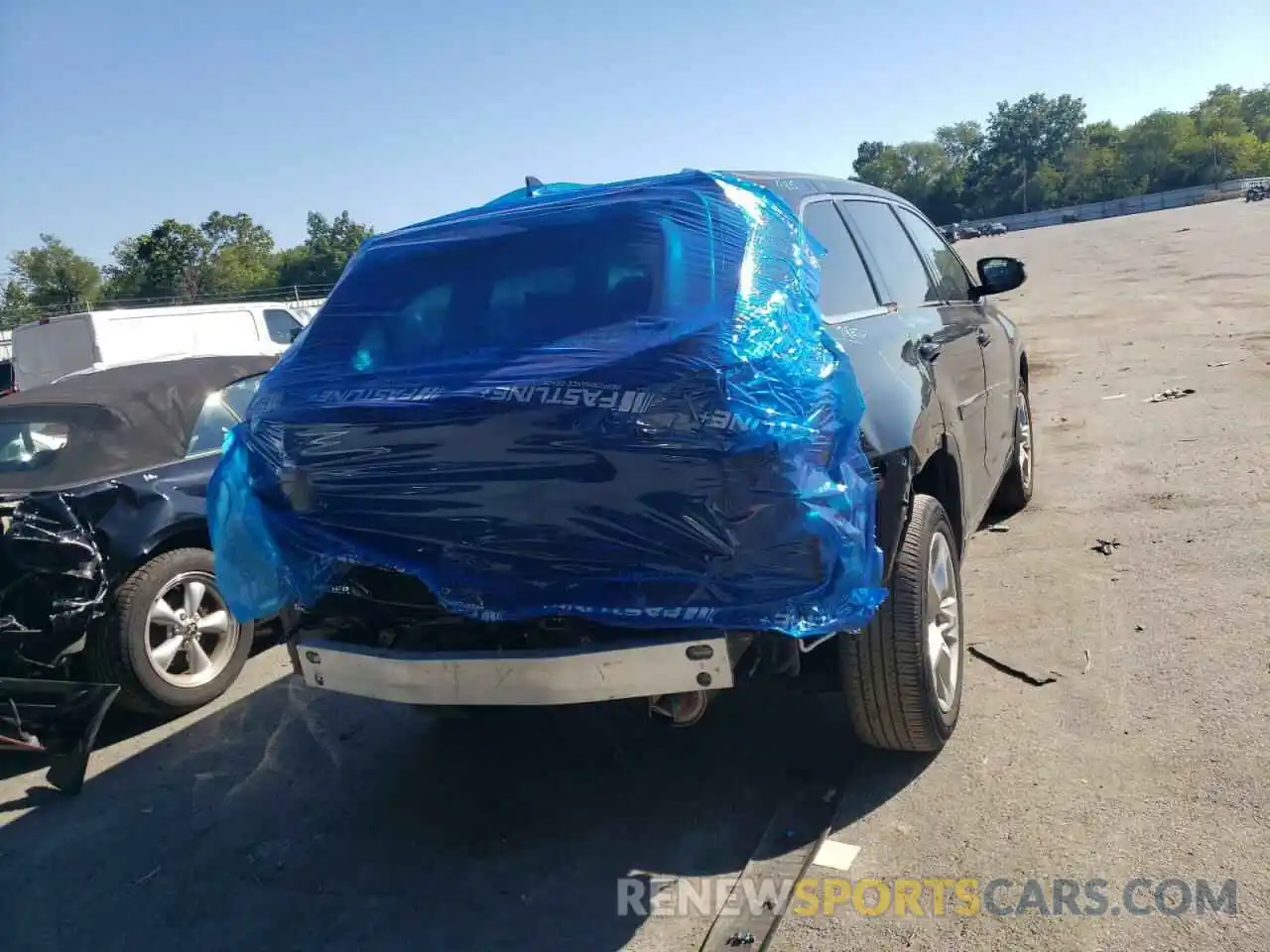 9 Photograph of a damaged car 5TDDZRFH8KS977363 TOYOTA HIGHLANDER 2019