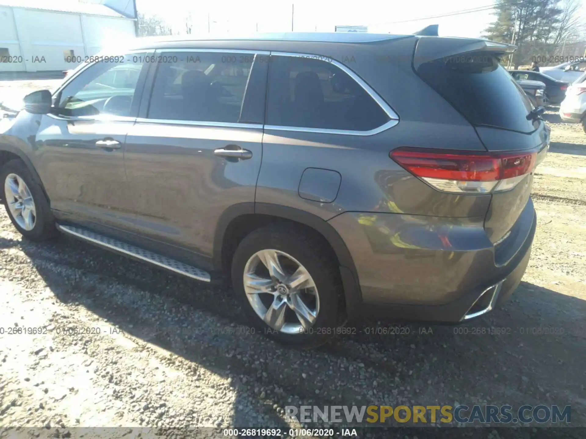 3 Photograph of a damaged car 5TDDZRFH8KS978576 TOYOTA HIGHLANDER 2019